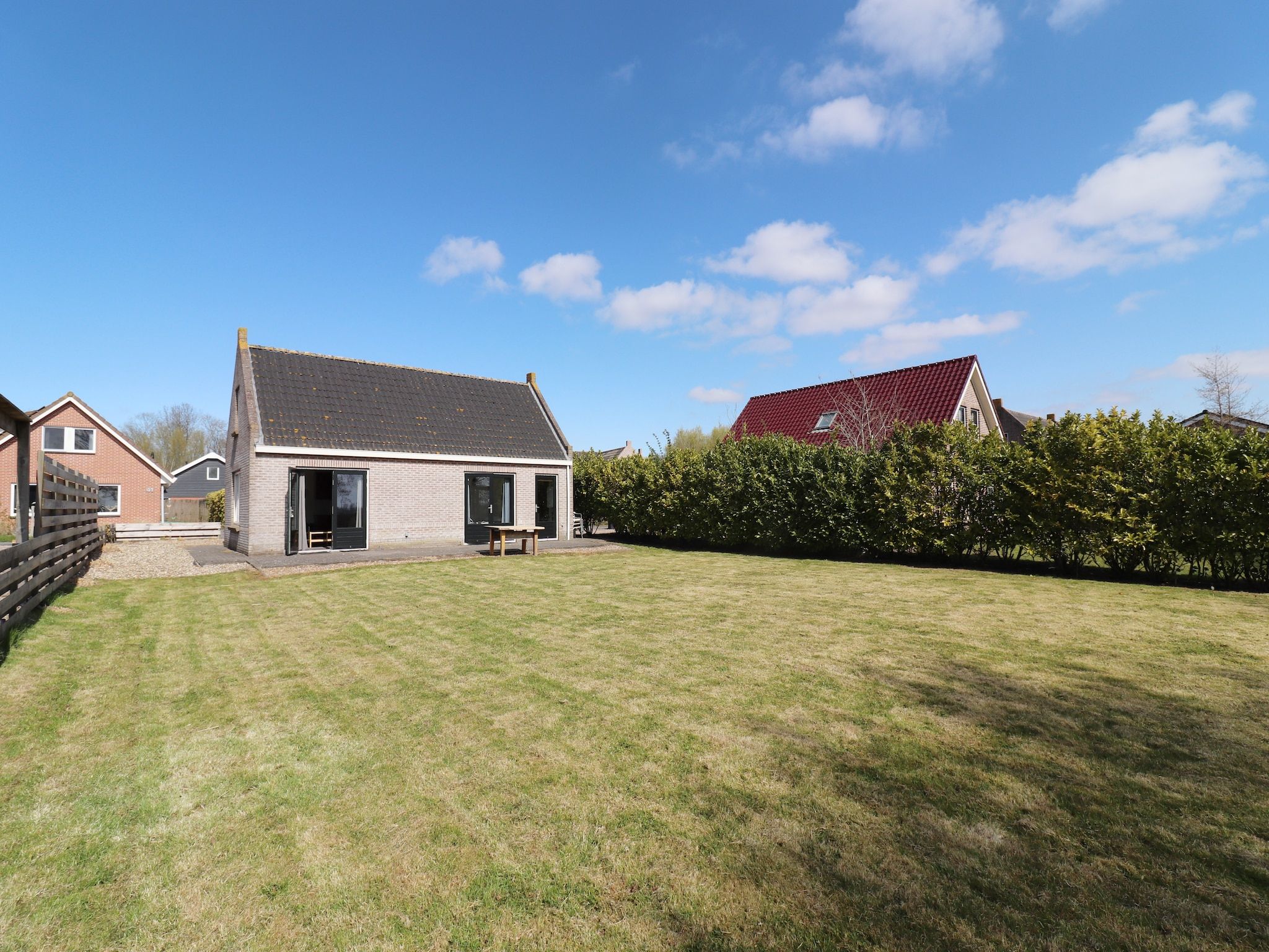 De tuin van Bargereed 90 in Tzummarum