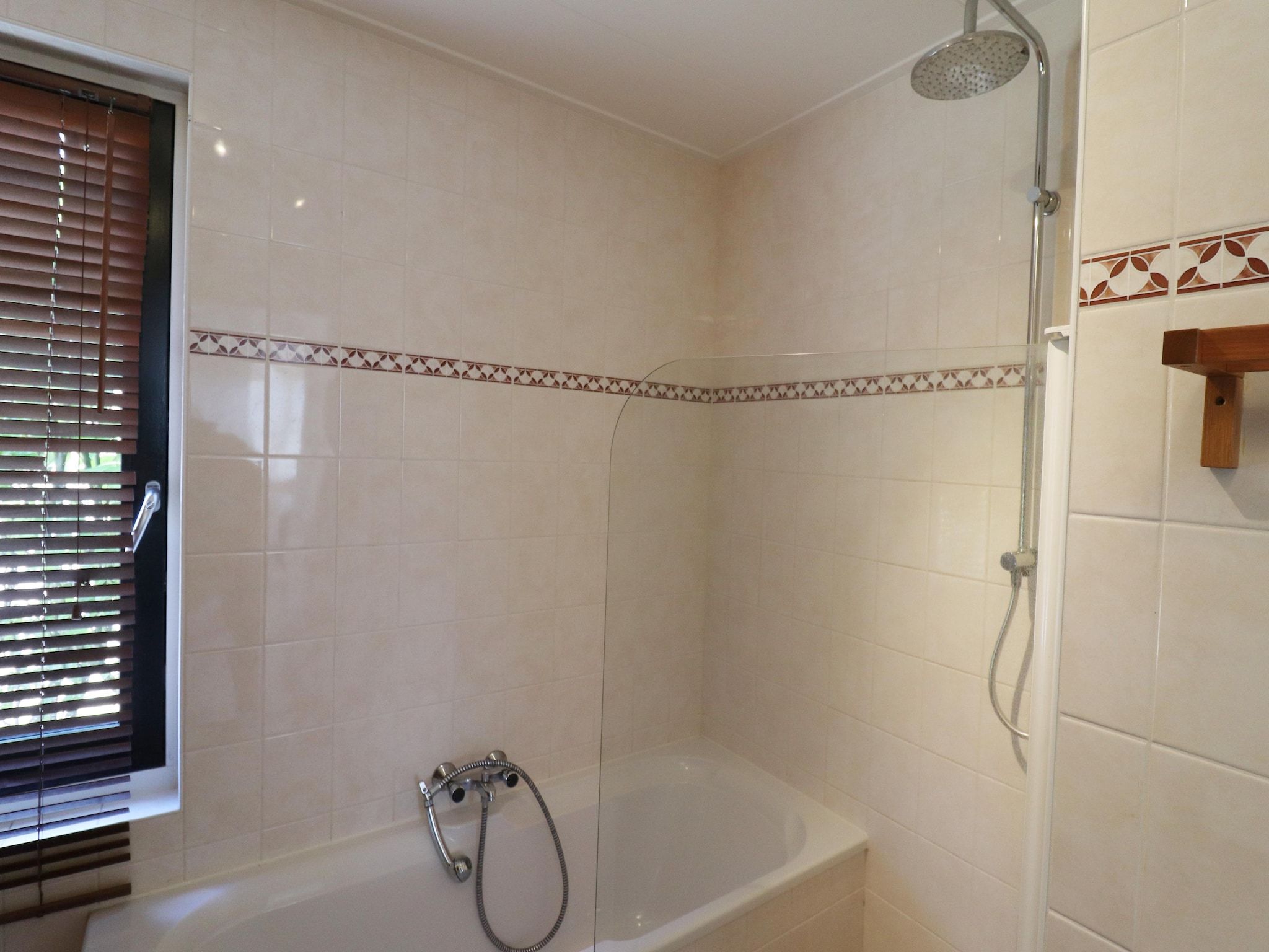 De badkamer van Bargereed 90 in Tzummarum