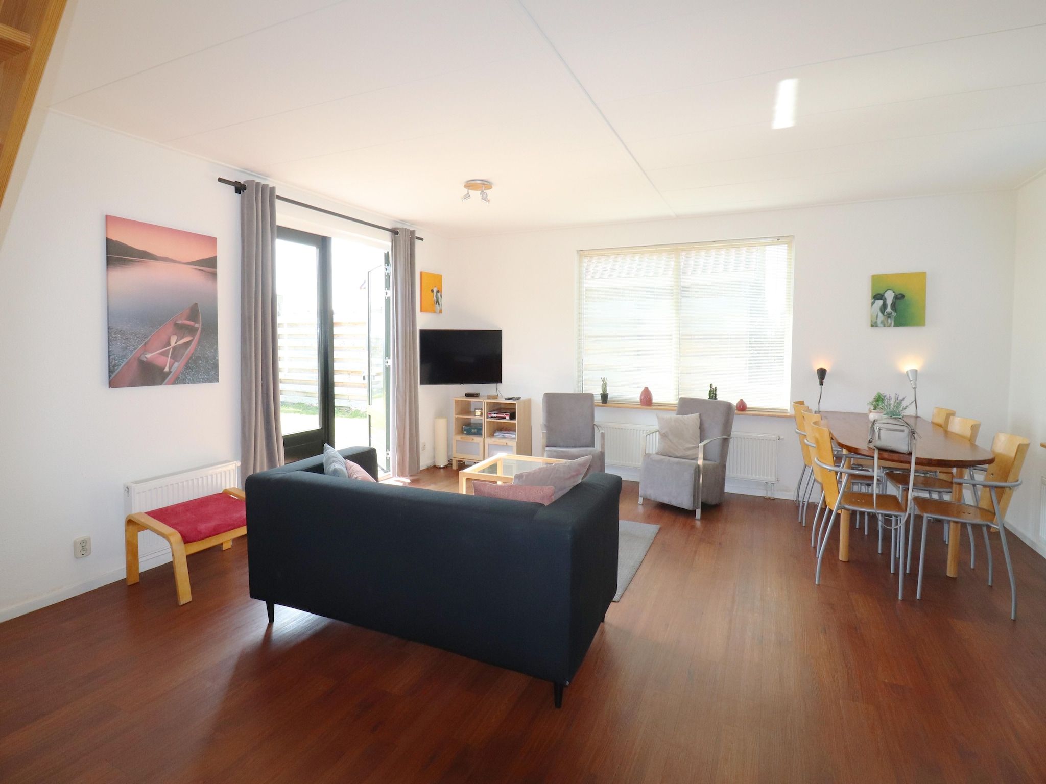 De woonkamer van Bargereed 90 in Tzummarum