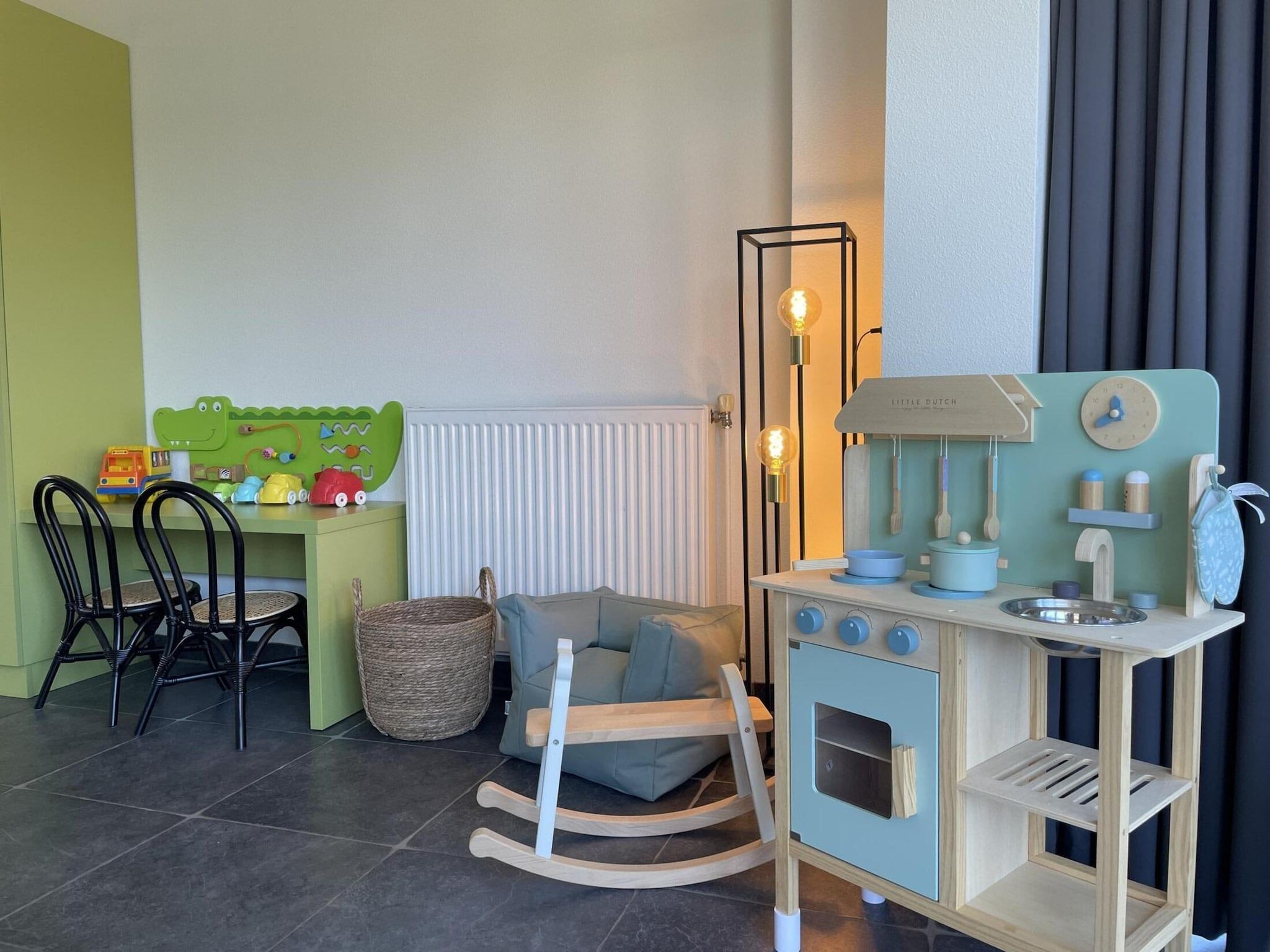 De woonkamer van Dijkvilla Kids 5 in Medemblik
