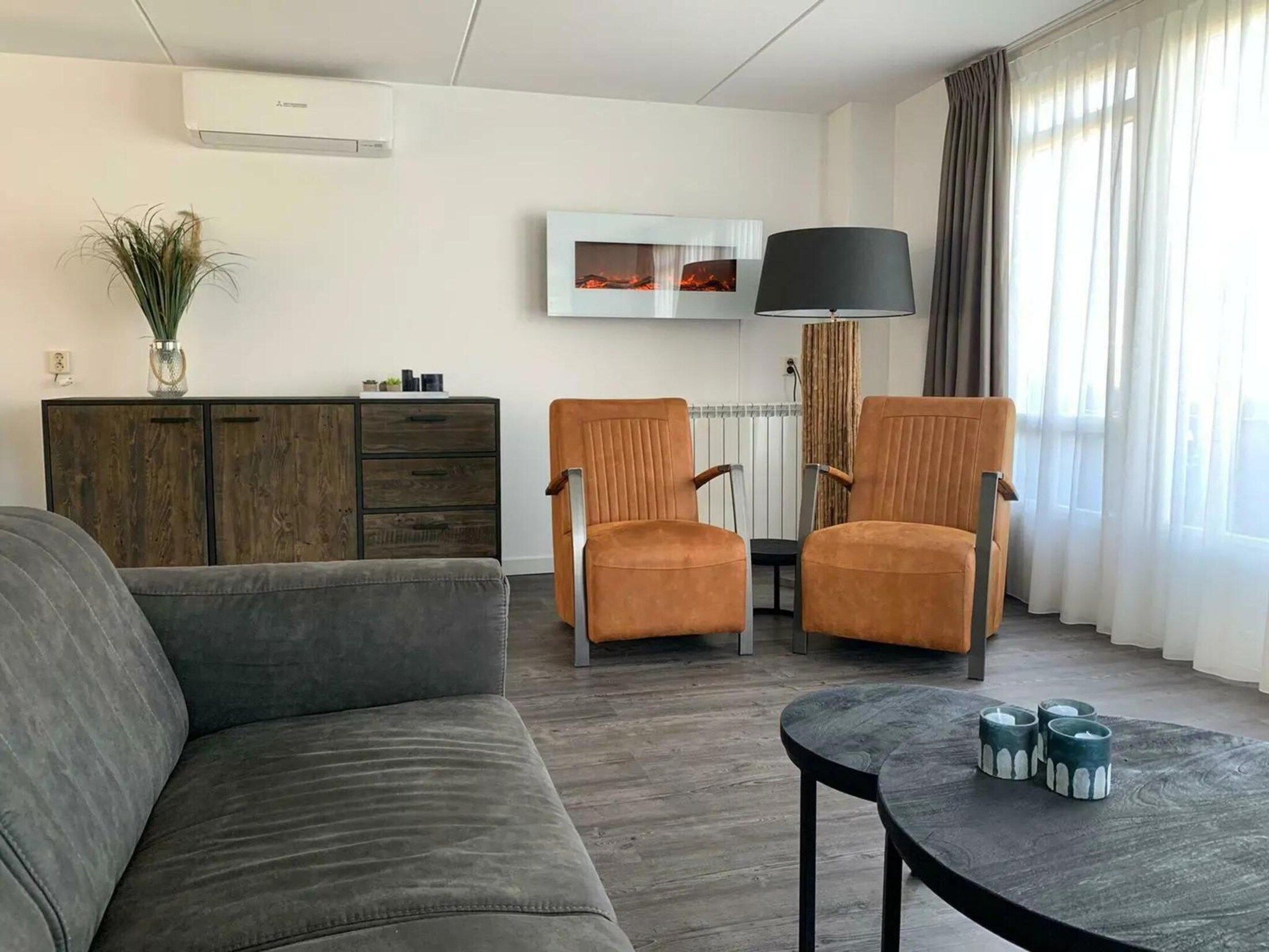 De woonkamer van Dijkhuis Sauna 6 in Medemblik