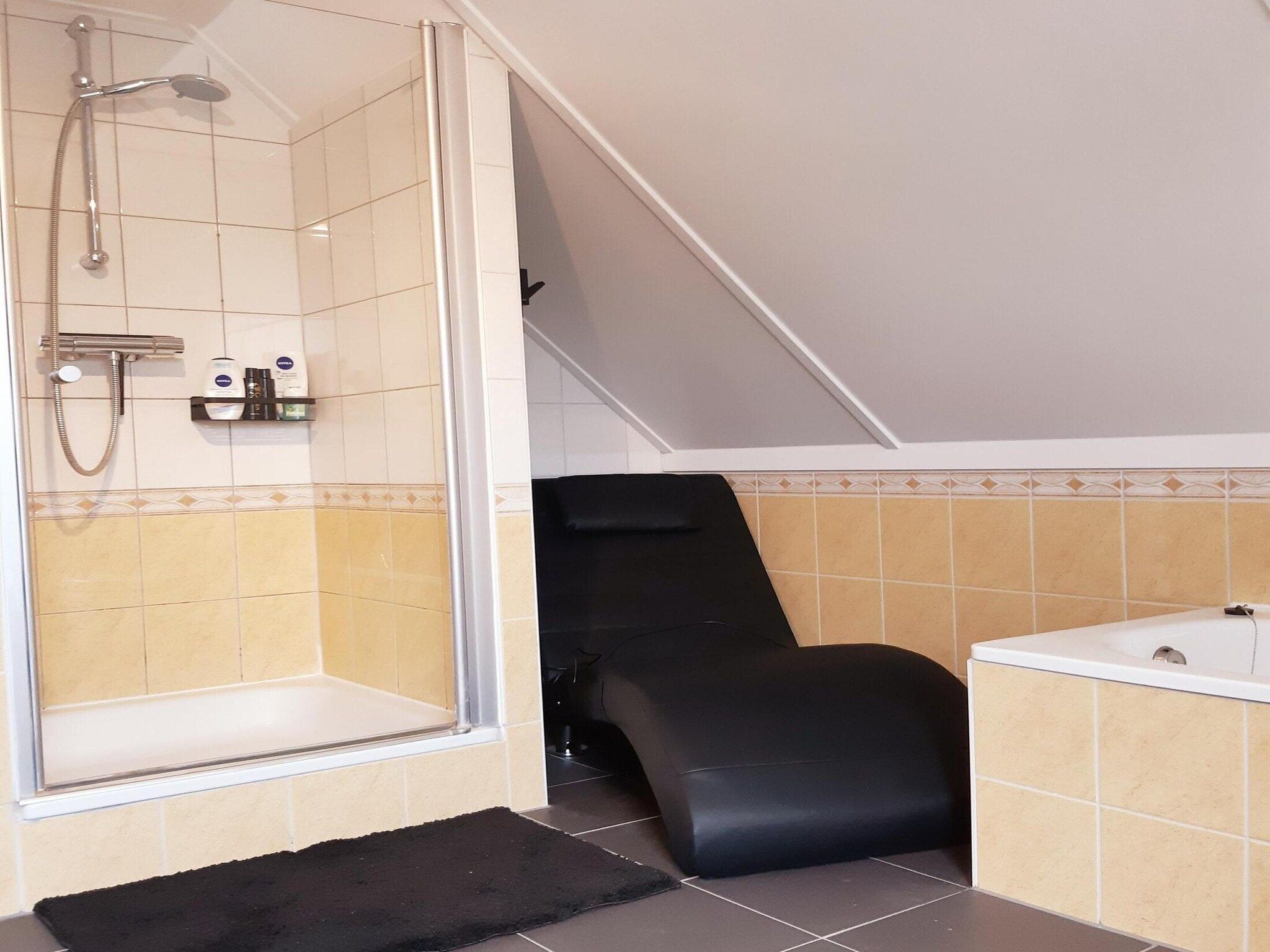 De badkamer van Dijkhuis Sauna 6 in Medemblik