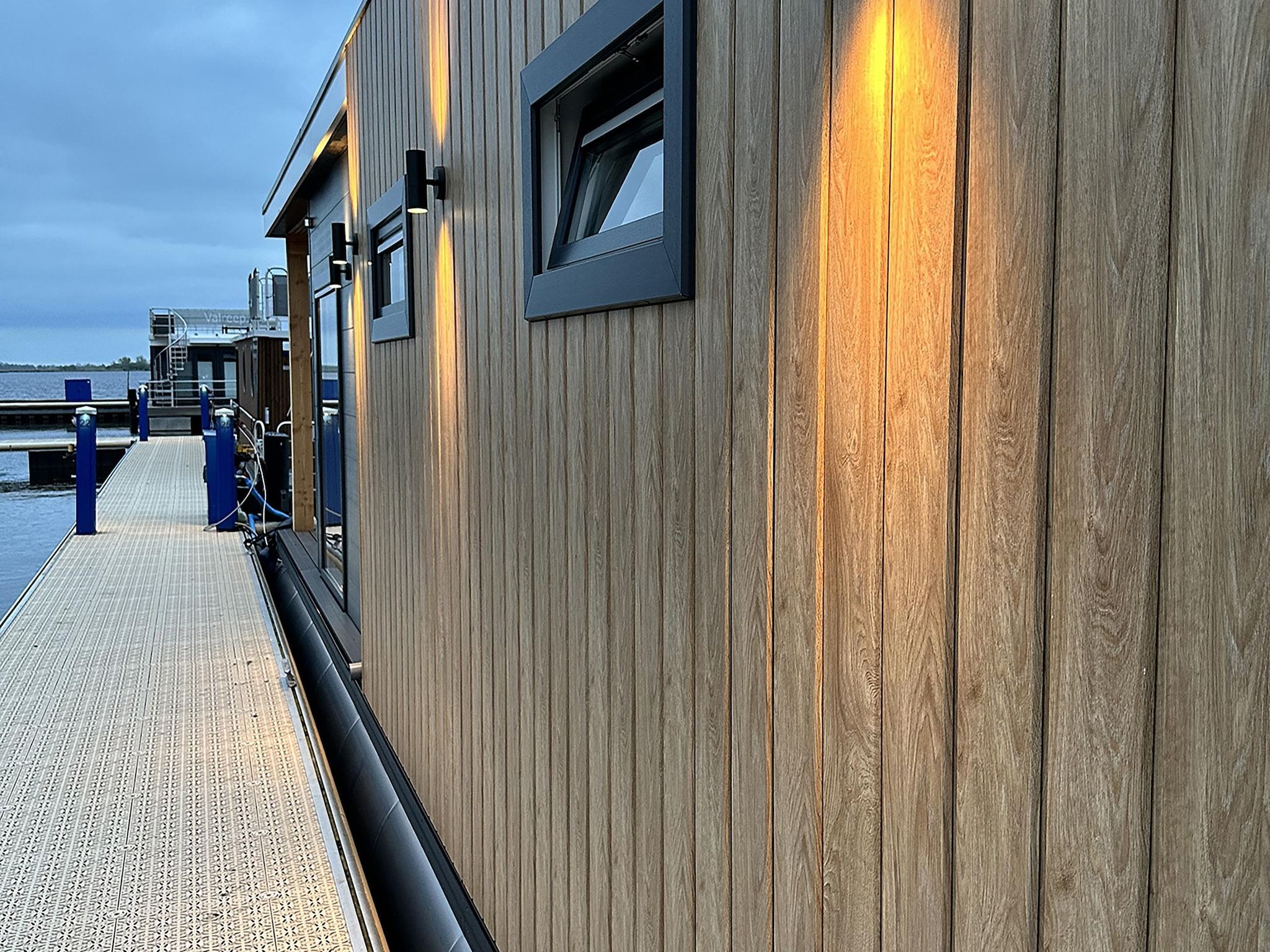 Sfeerbeeld van RiggelBrug Sneekermeer in Offingawier