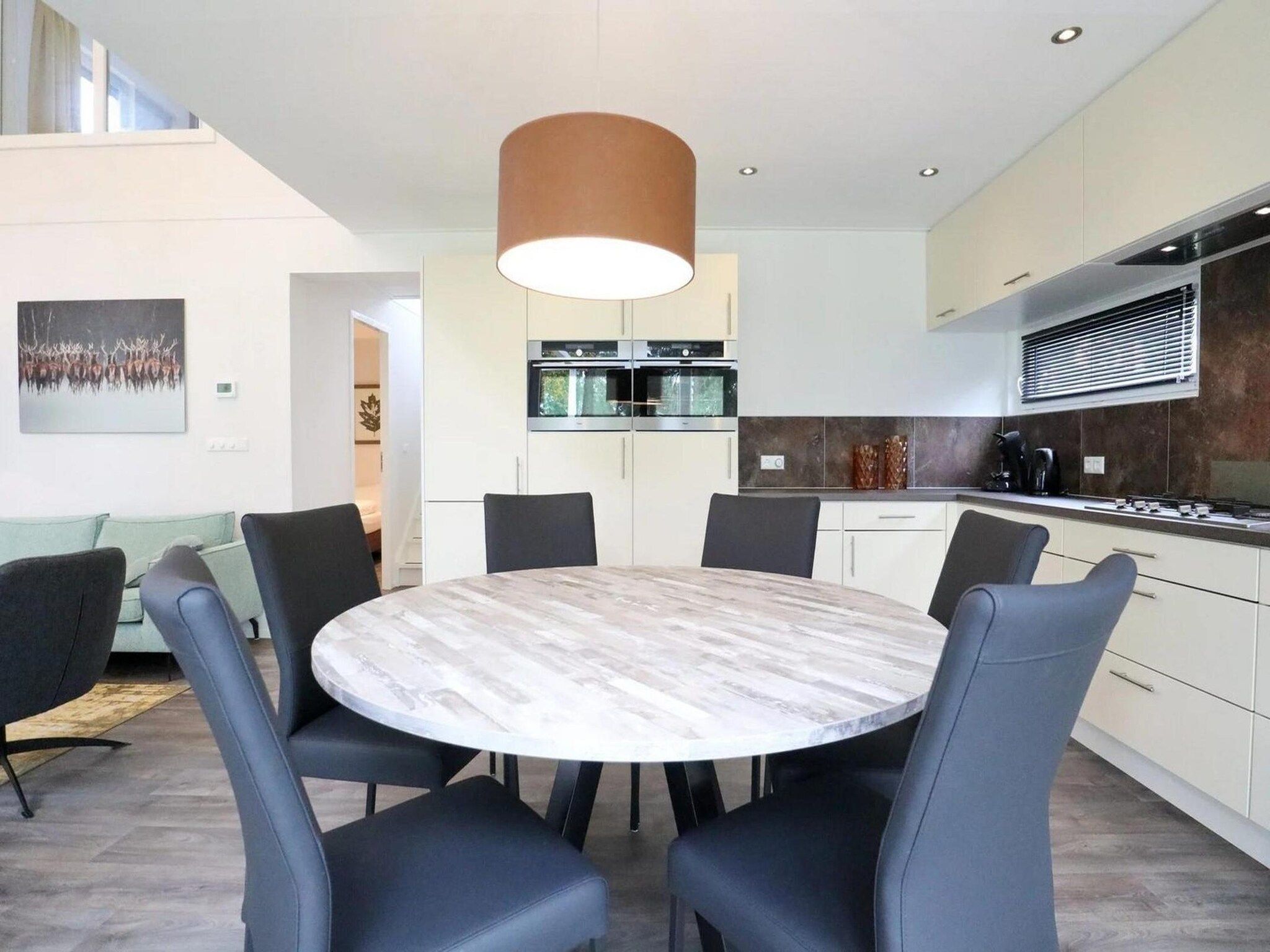 De eetkamer van Cube Magnifique 6 in Otterlo