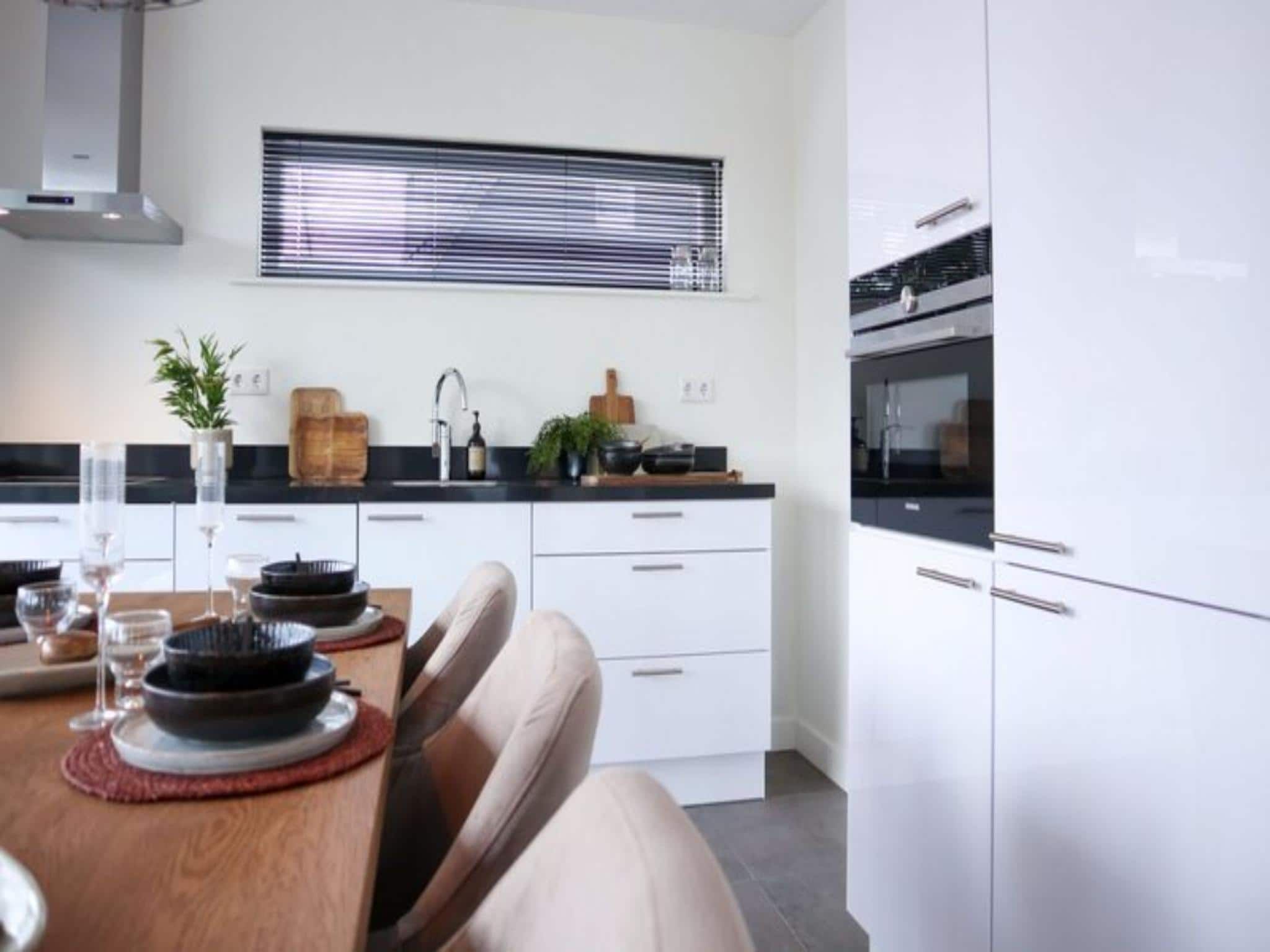 De eetkamer van Strandvilla Sauna 6 in Otterlo