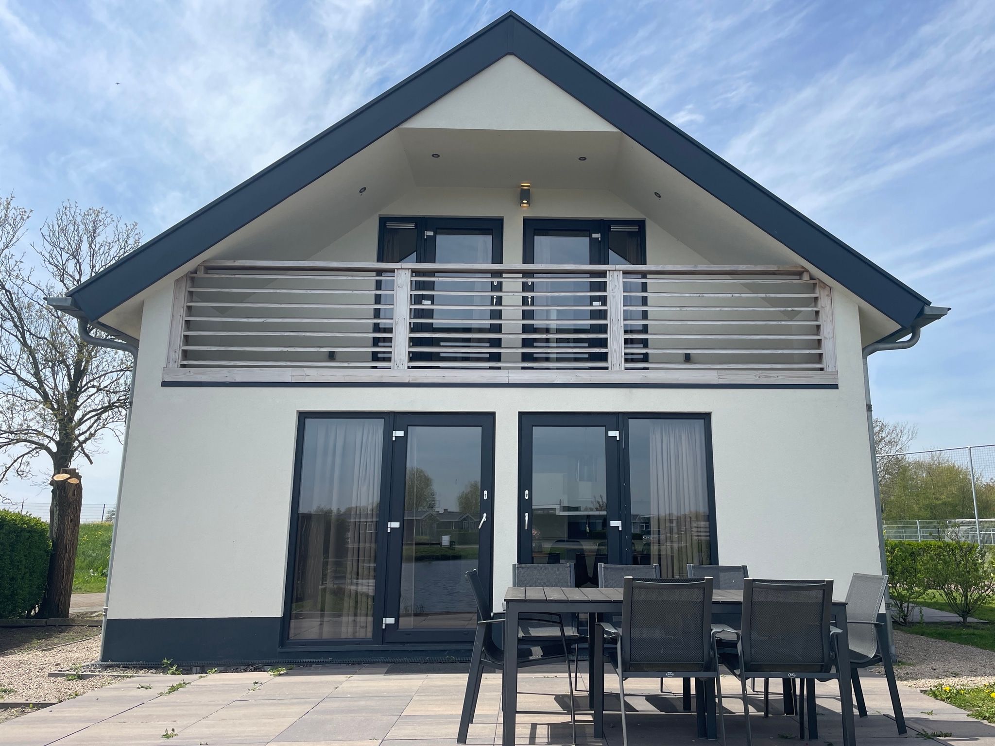 De buitenkant van Molenhof Villa  10 personen in West-Graftdijk