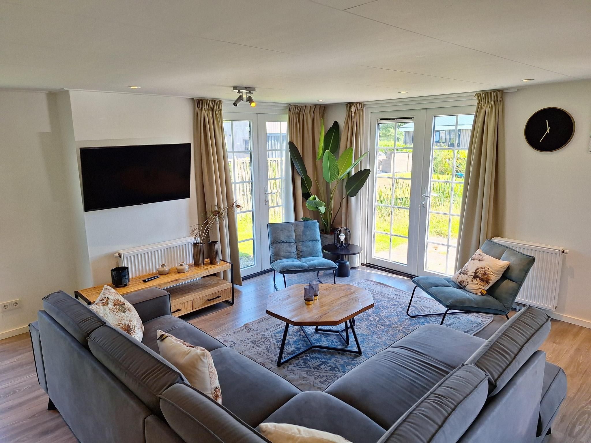 De woonkamer van Tulpenhof Villa  10 personen in West-Graftdijk