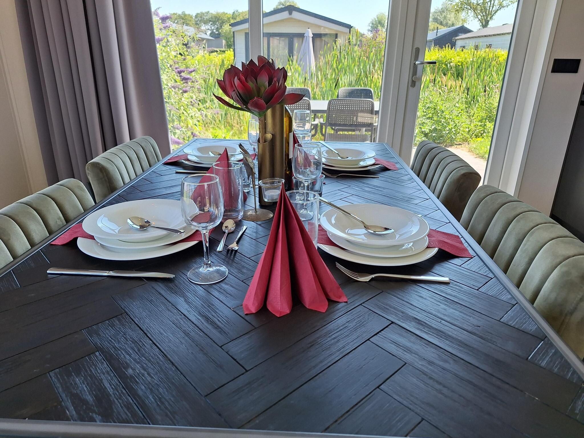 De eetkamer van Zaans Huisje  4 personen in West-Graftdijk