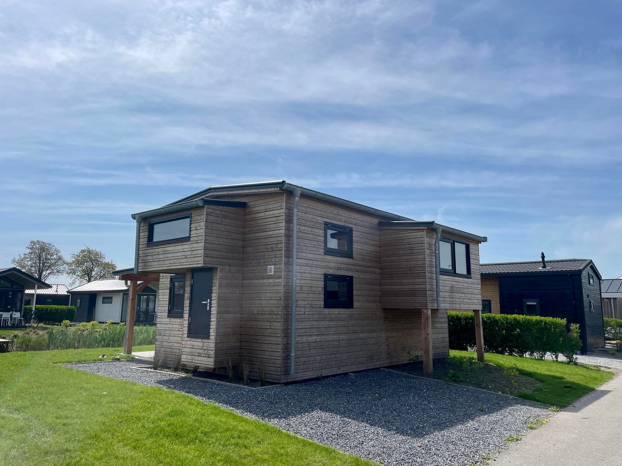 De buitenkant van Tiny House  4 personen in West-Graftdijk