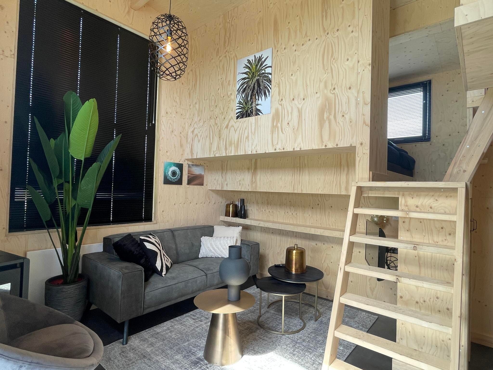 De woonkamer van Tiny House  4 personen in West-Graftdijk