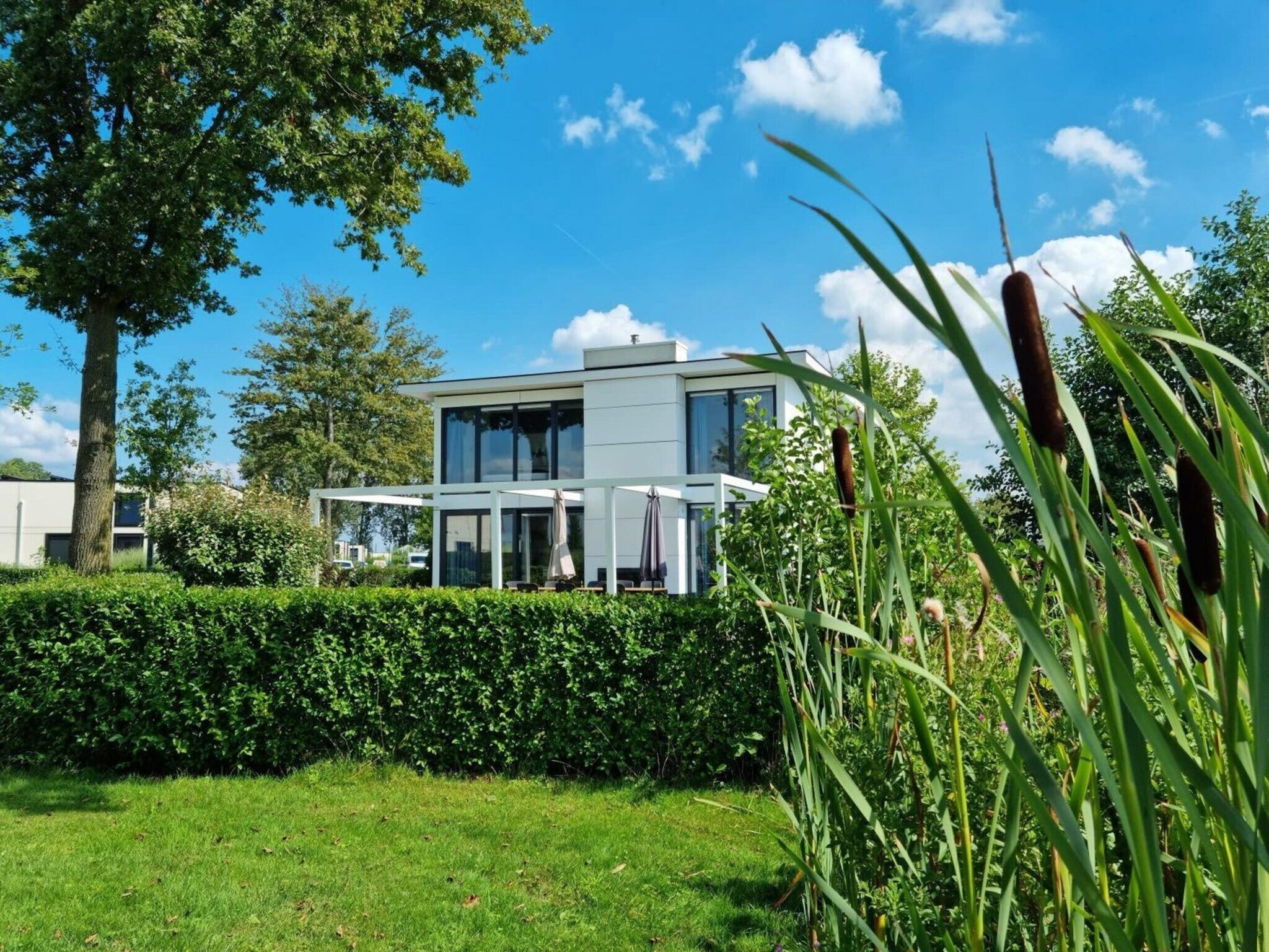 De tuin van Cube Magnifique 10 in Nijkerk