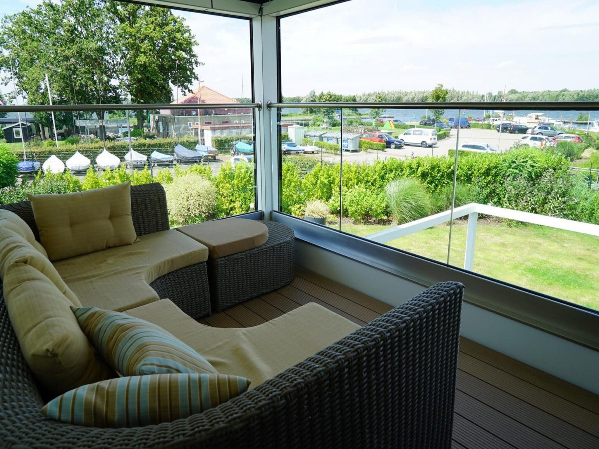 Het terras van Cube Magnifique 6 in Nijkerk