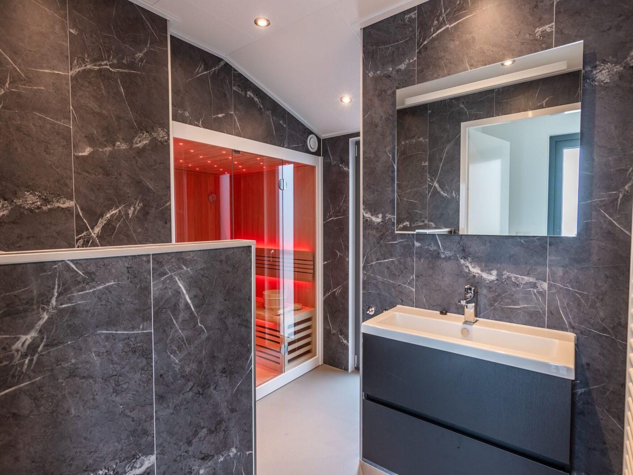 De badkamer van Cube Split XL Culinair Wellness 4 in Enkhuizen