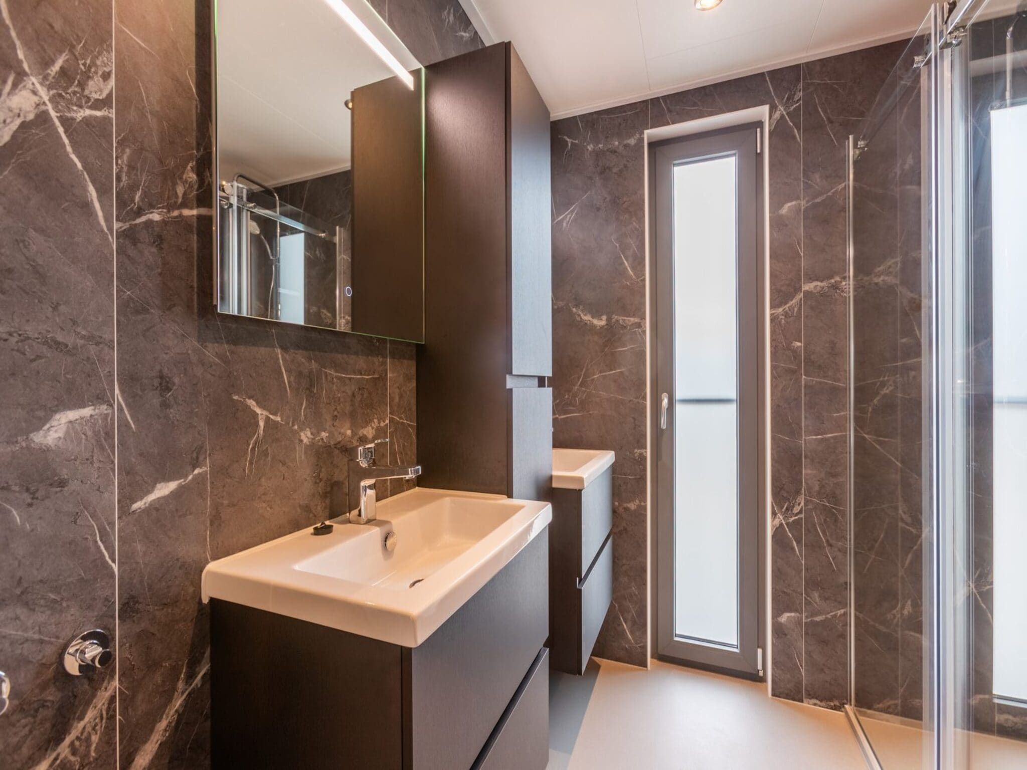 De badkamer van Cube Split Culinair Wellness 6 in Enkhuizen