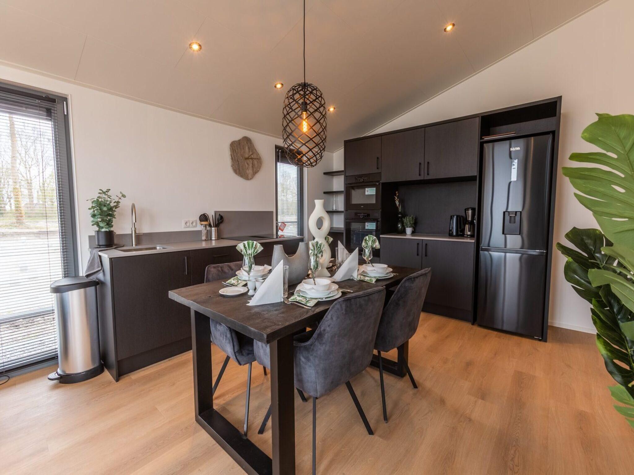 De eetkamer van Cube Split Sauna 4 in Enkhuizen