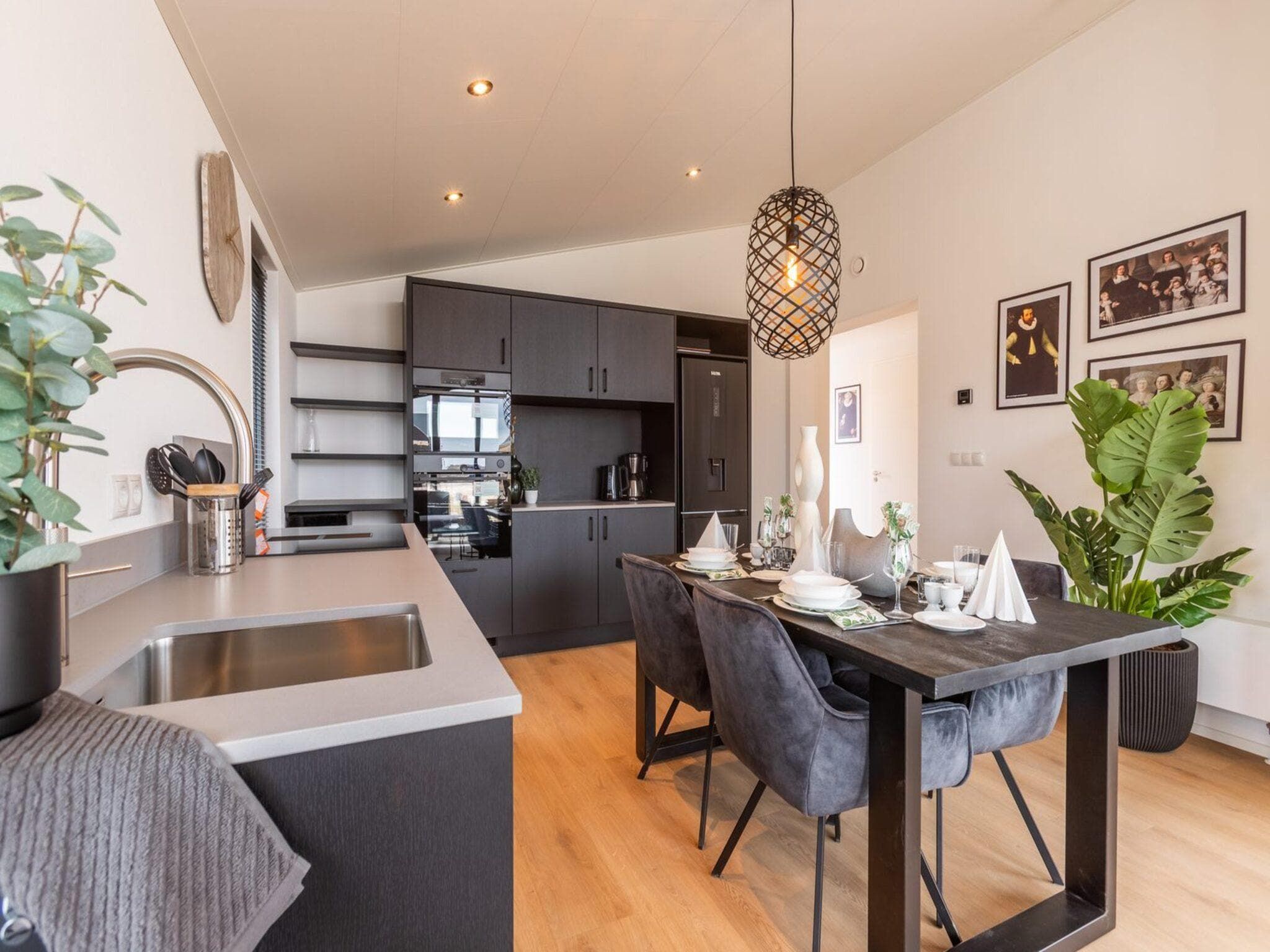 De eetkamer van Cube Split Sauna 4 in Enkhuizen
