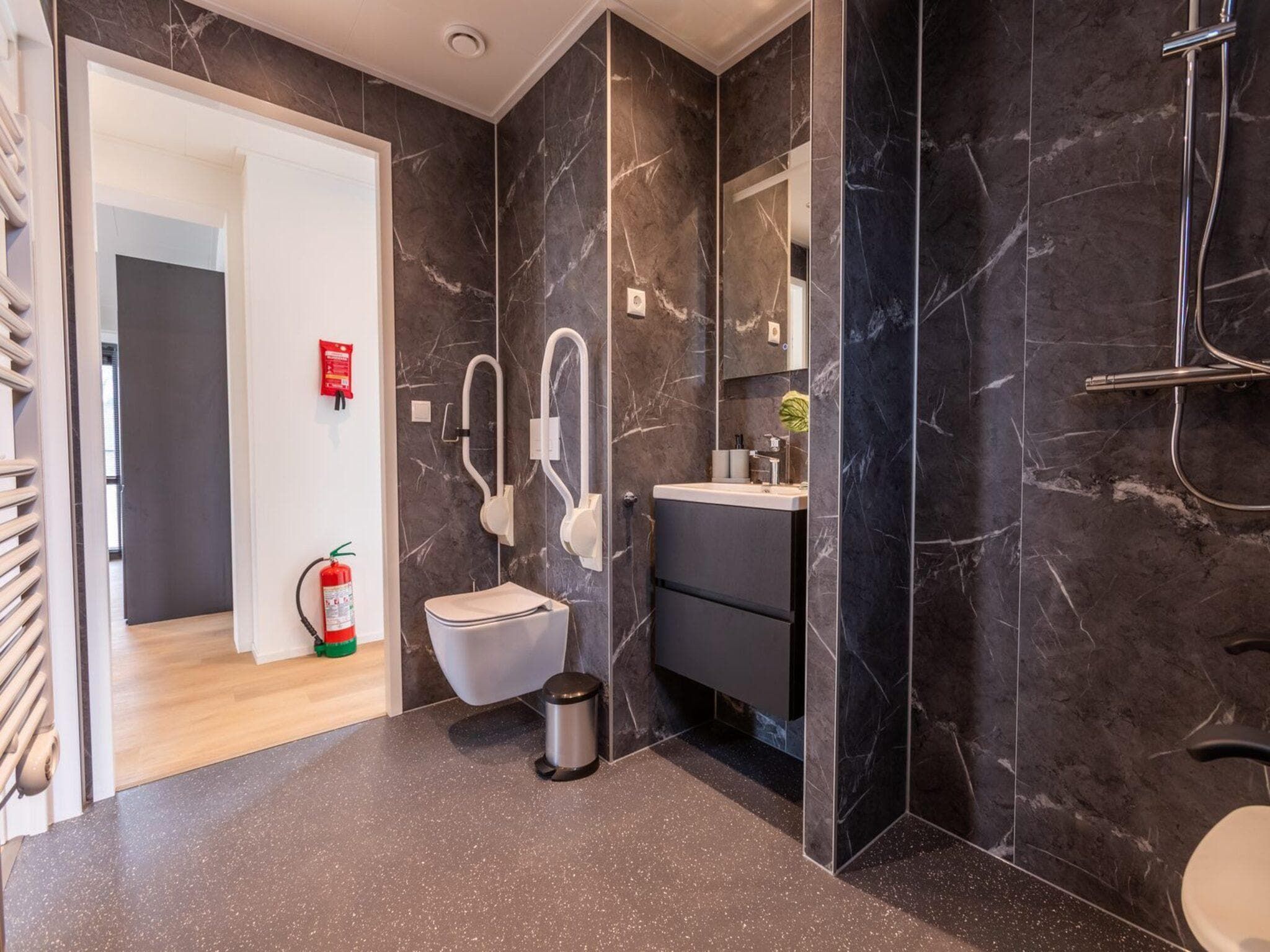 De badkamer van Cube Split Sauna 4 in Enkhuizen