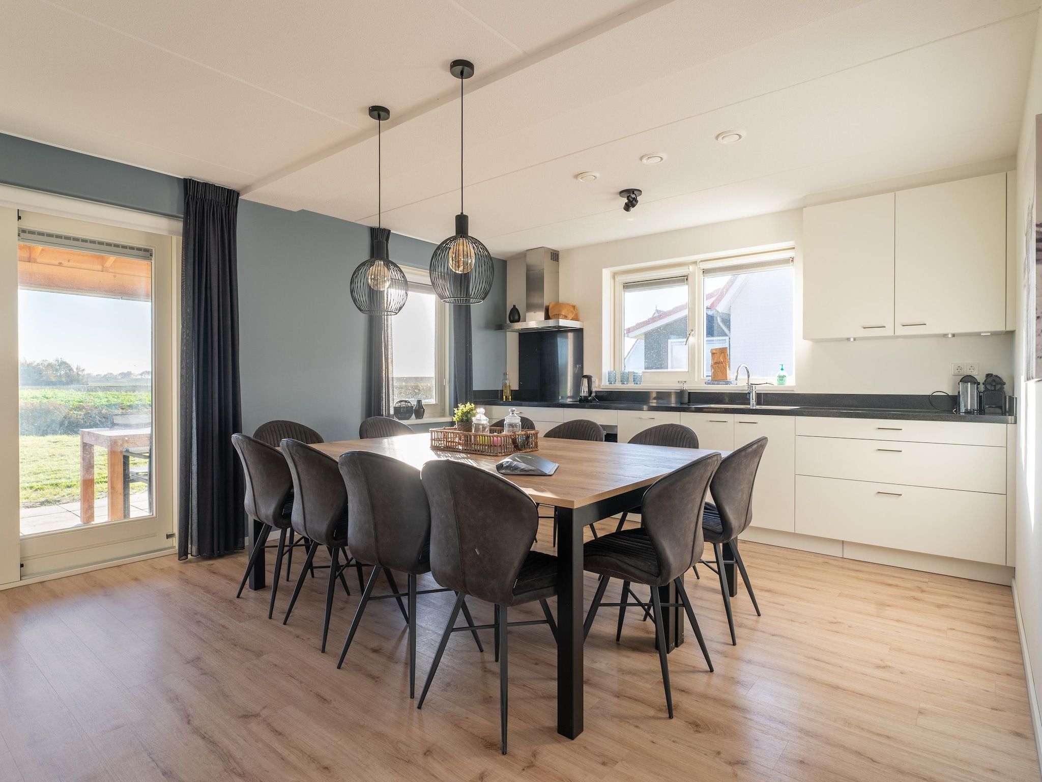 De eetkamer van Wulpdal 63 in Scherpenisse