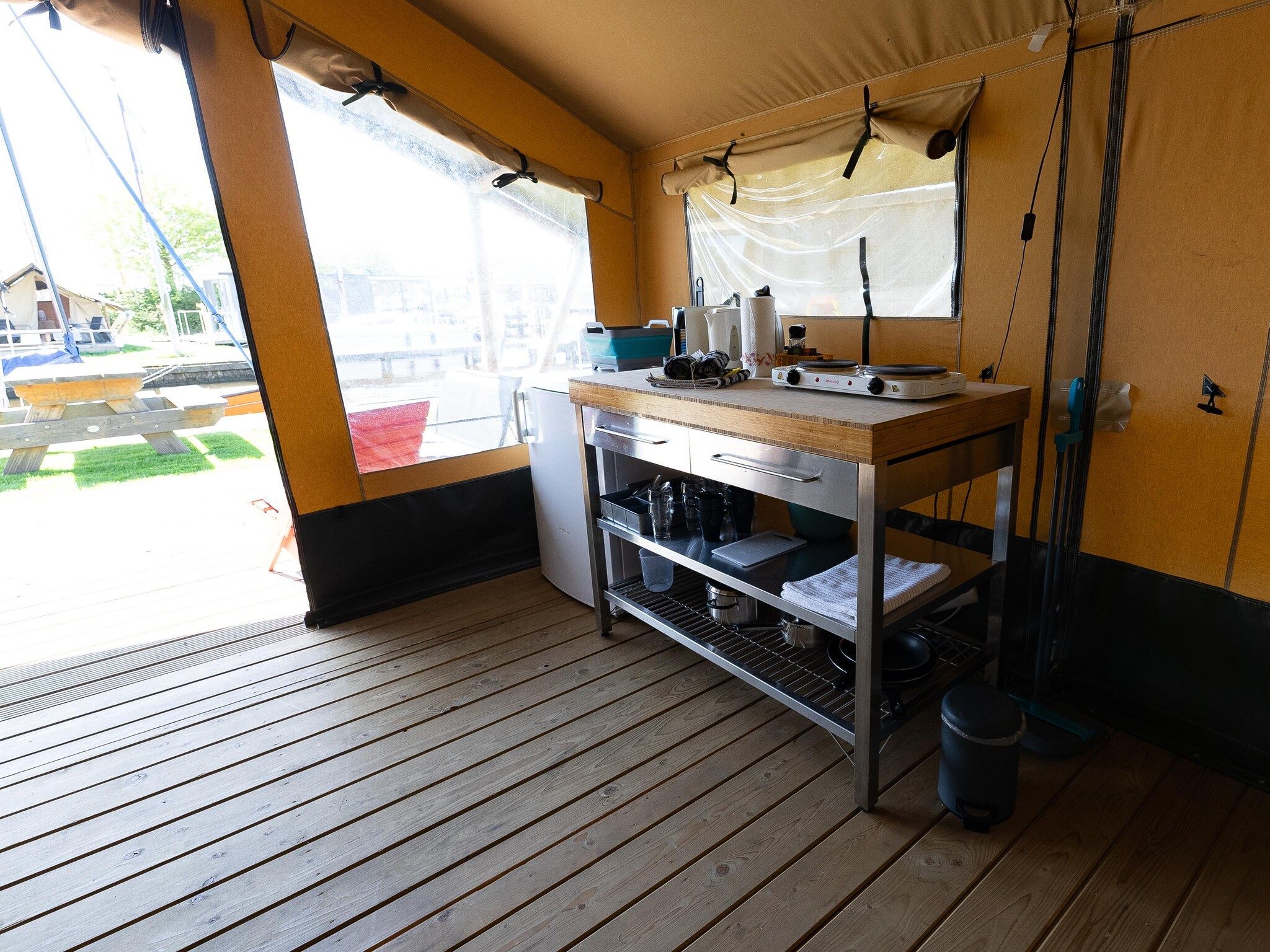 De keuken van Safari tent Heeg 4 persons in Heeg