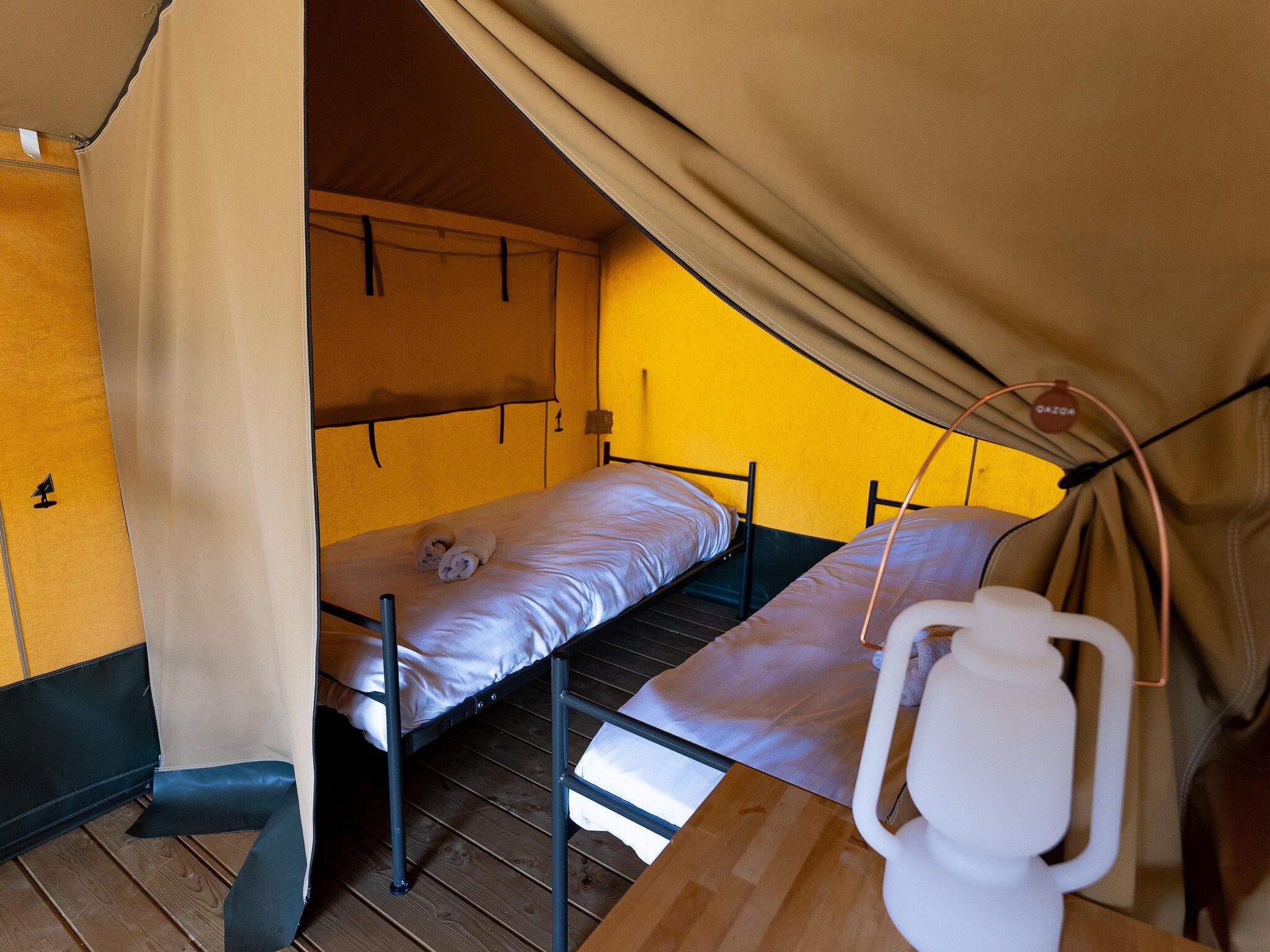 Een slaapkamer van Safari tent Heeg 4 persons in Heeg