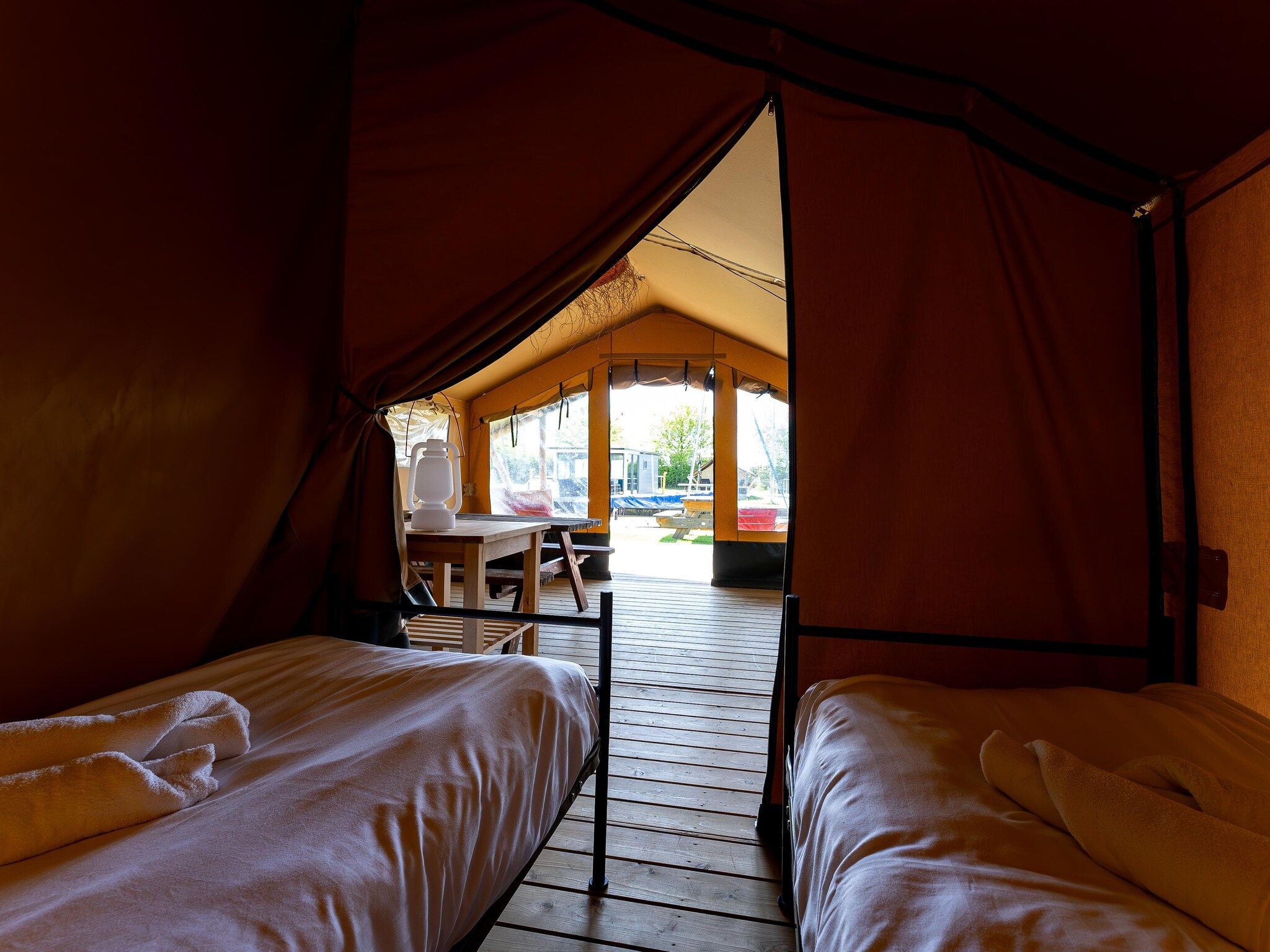 Een slaapkamer van Safari tent Heeg 4 persons in Heeg