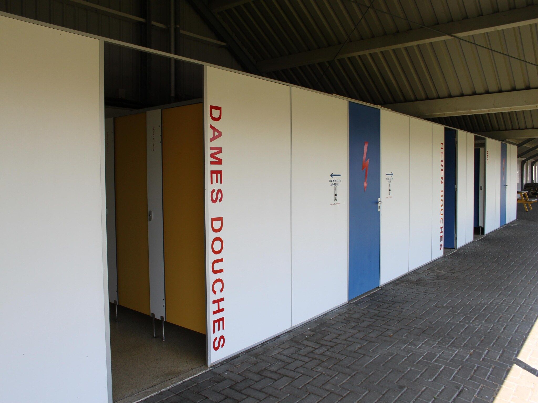 De badkamer van Safari tent Heeg 4 persons in Heeg