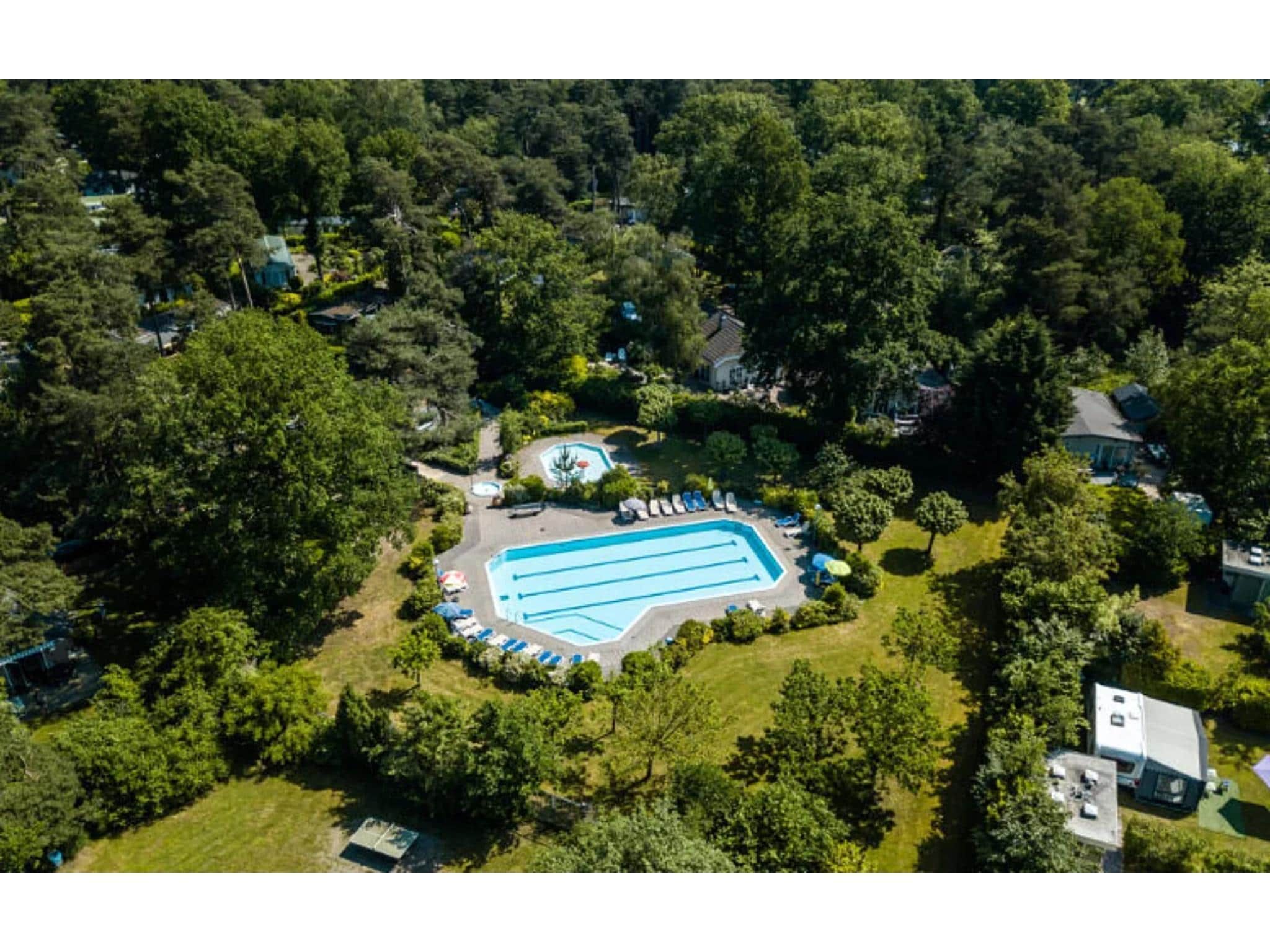 Parkfaciliteiten bij 2-persoons wellness lodge in Markelo