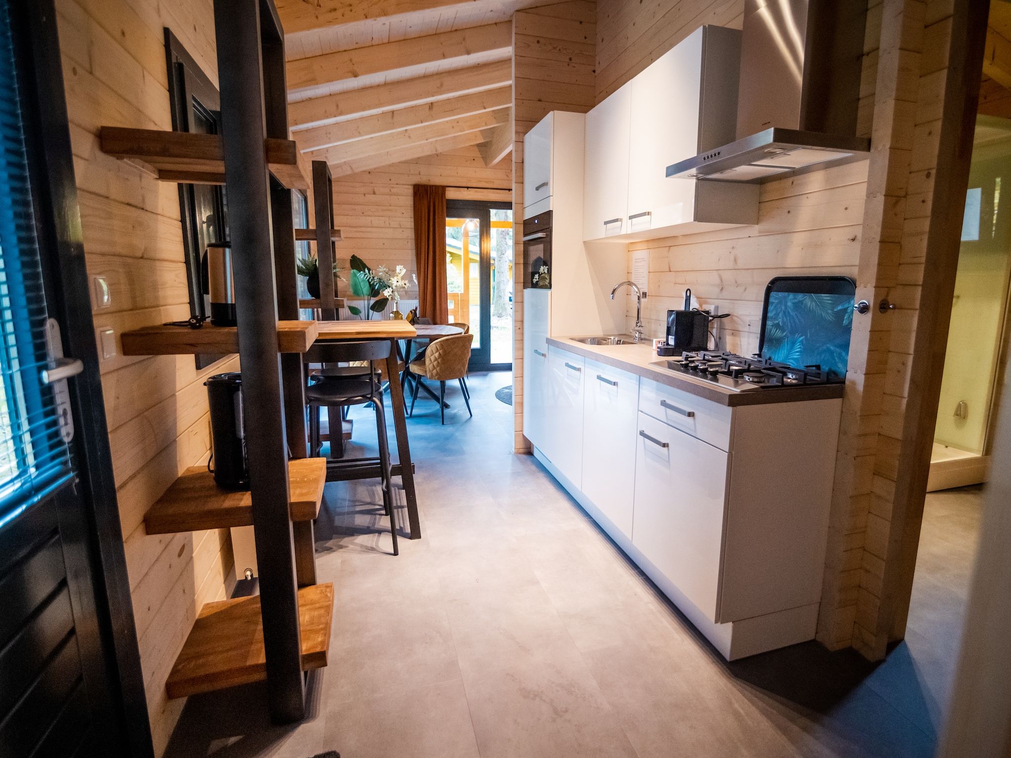 De keuken van 4-persoons wellness lodge in Markelo