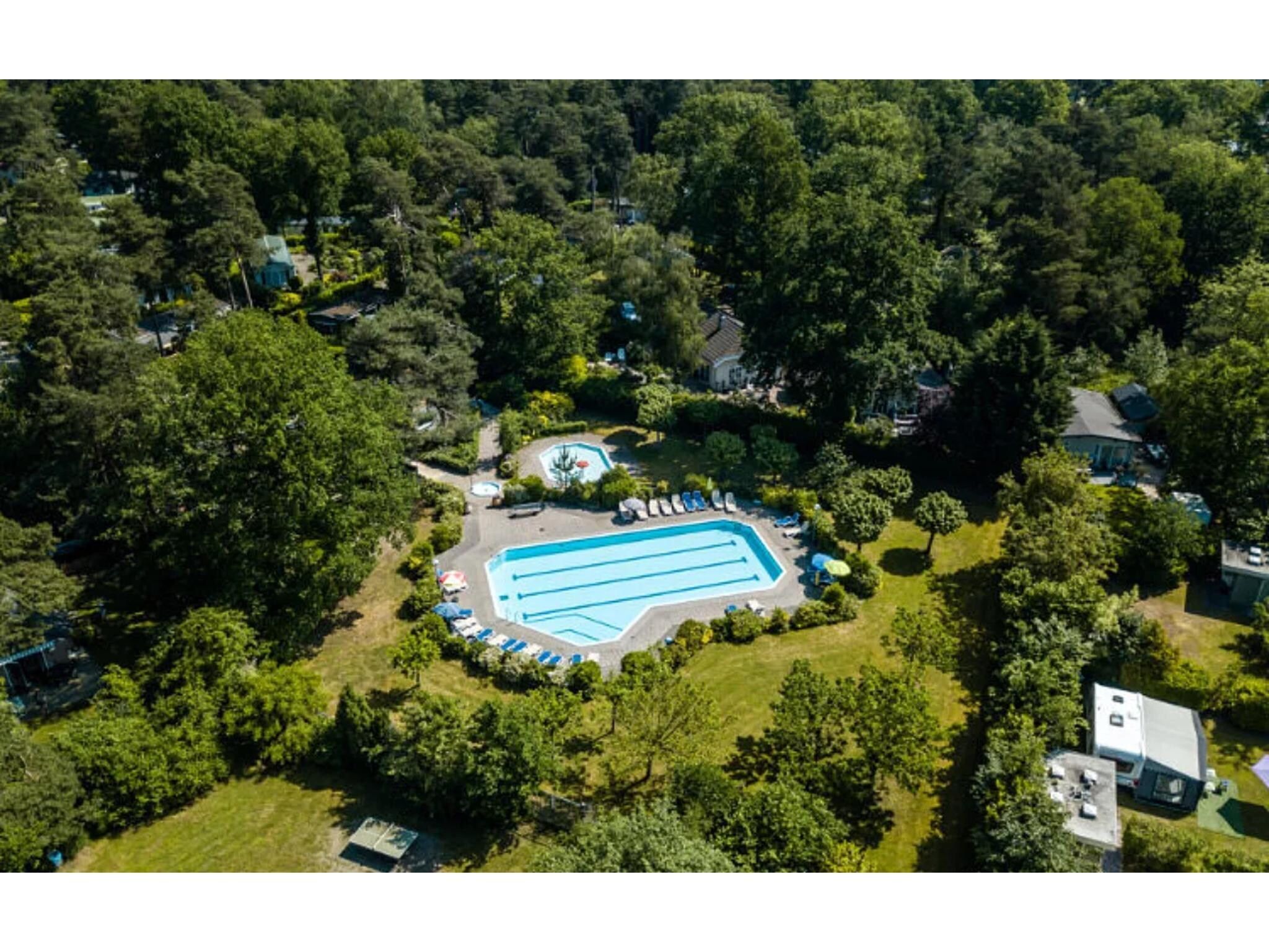 Parkfaciliteiten bij 6 persoons Luxe Safaritent in Markelo