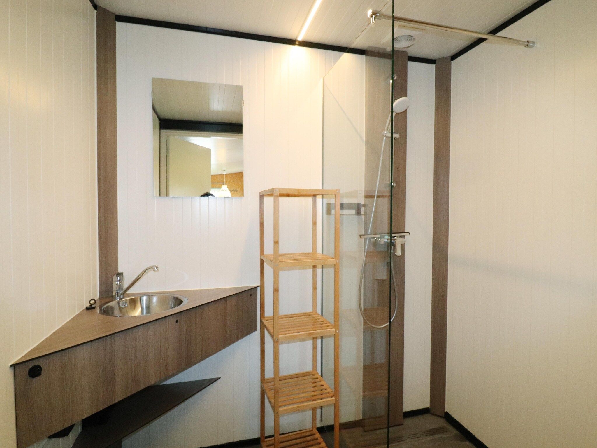 De badkamer van Cosy cabin 1 in Heeg