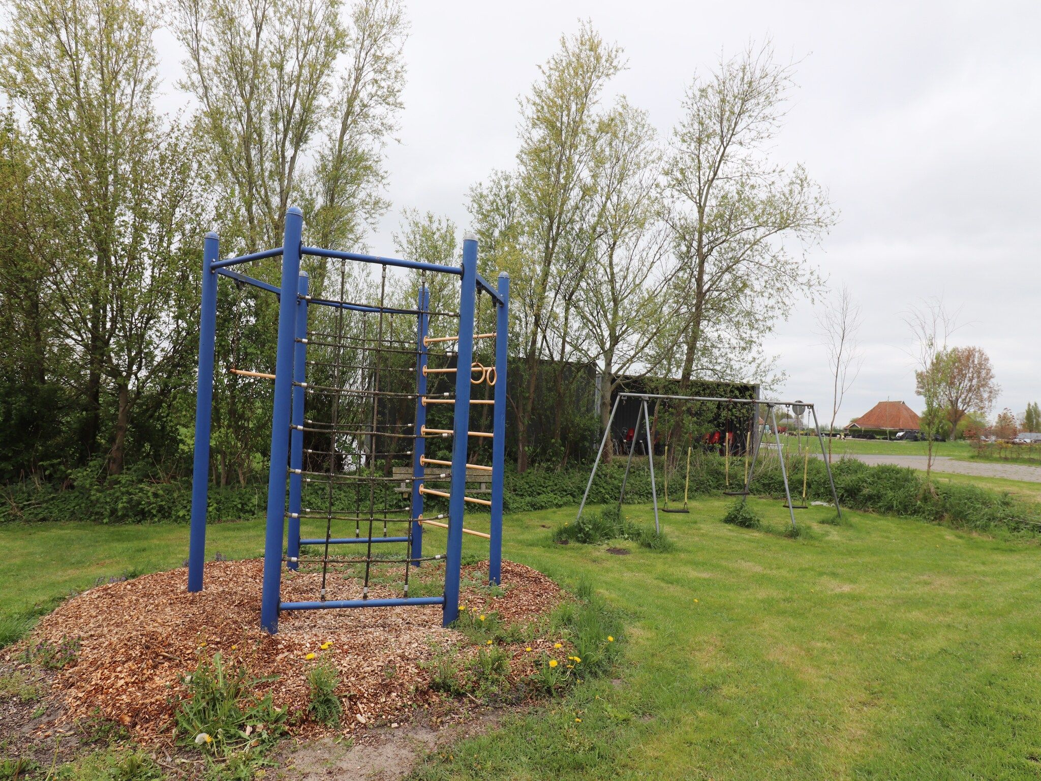 Parkfaciliteiten bij Cosy cabin 1 in Heeg