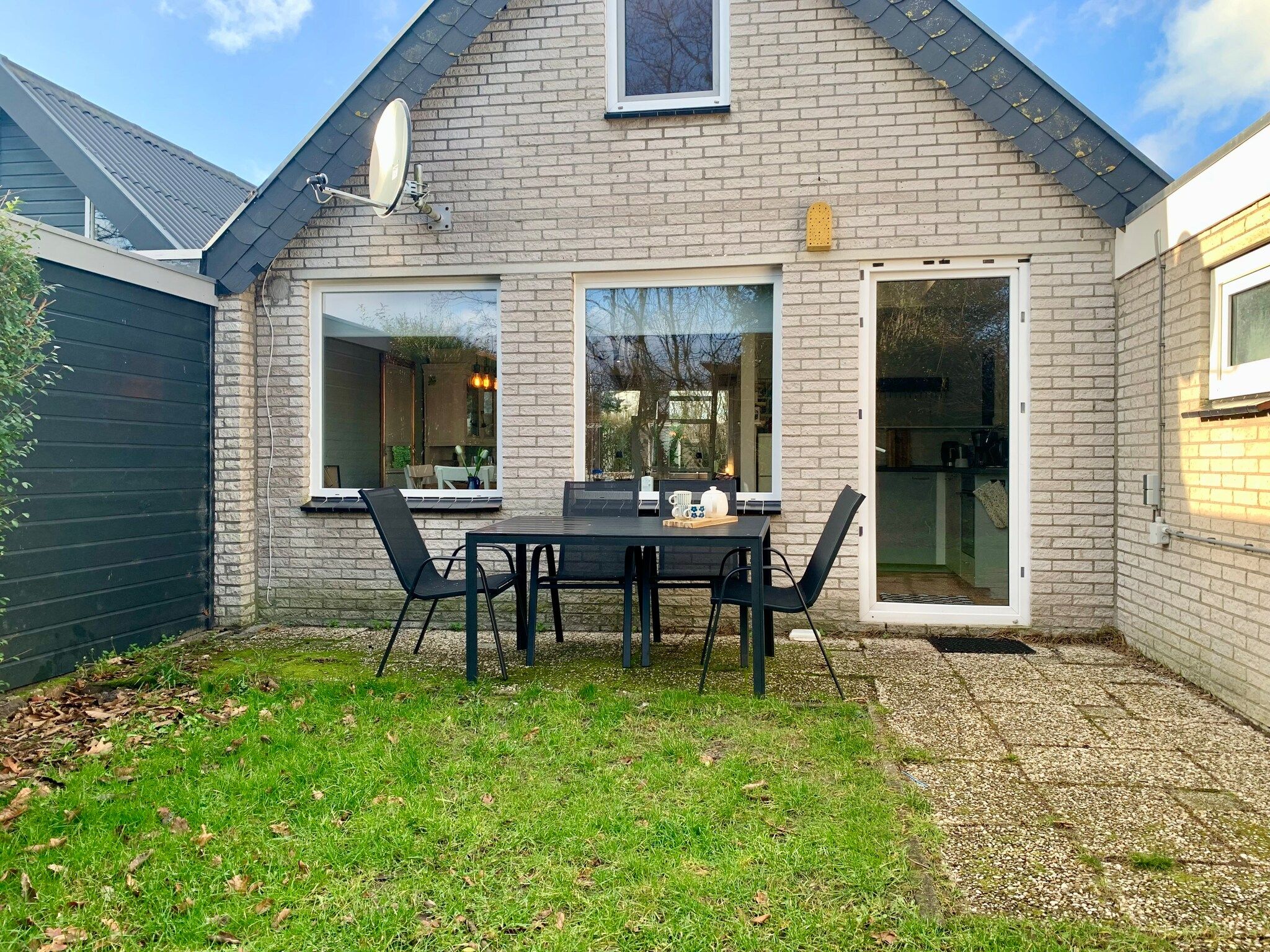 Het terras van Belkmerduinen 31 in Sint Maartenszee