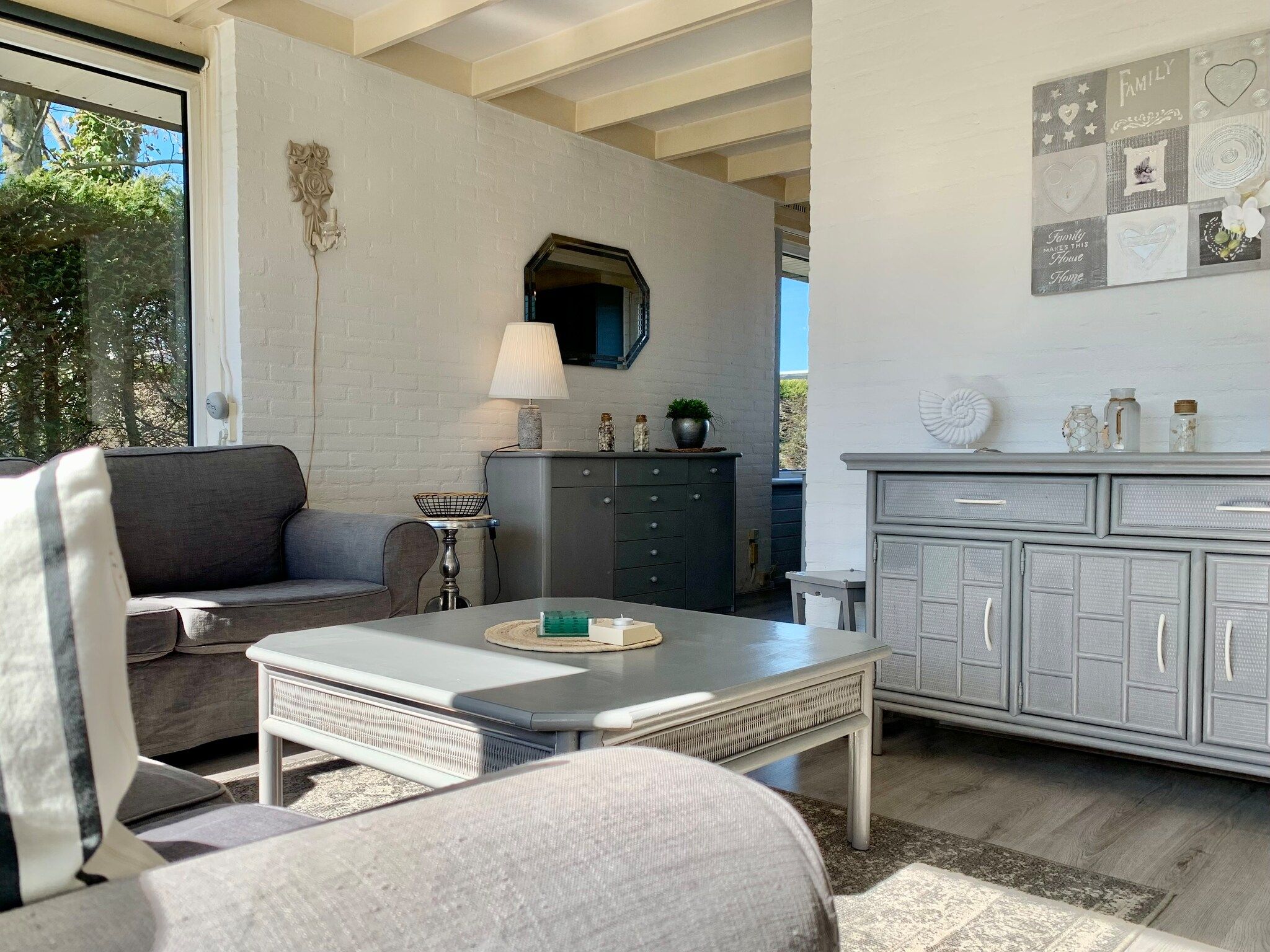 De woonkamer van Wildrijk 141 in Sint Maartenszee