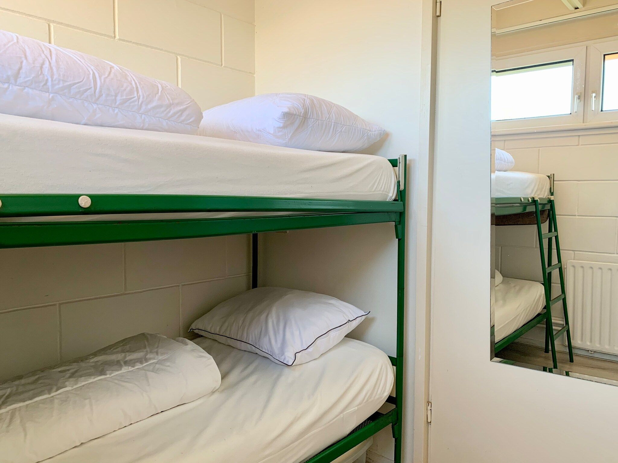 Een slaapkamer van Wildrijk 141 in Sint Maartenszee