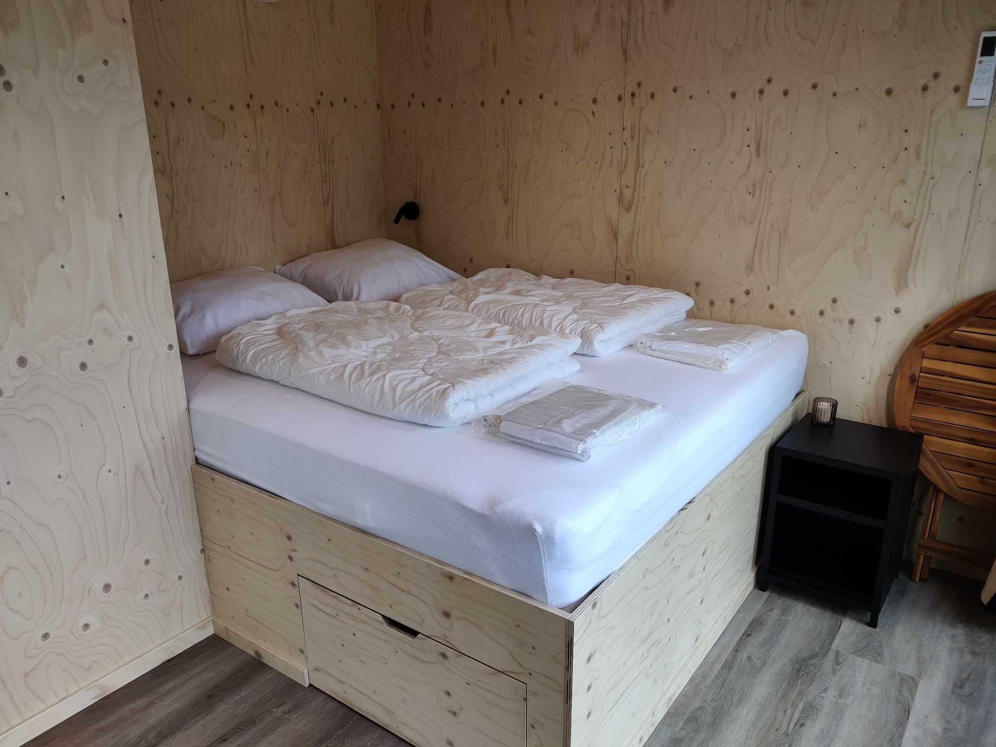 Een slaapkamer van Wetland Cabin 2 persoons (op Boetiekpark de Kas, Scherpenzeel, Friesland) in Scherpenzeel (FR)