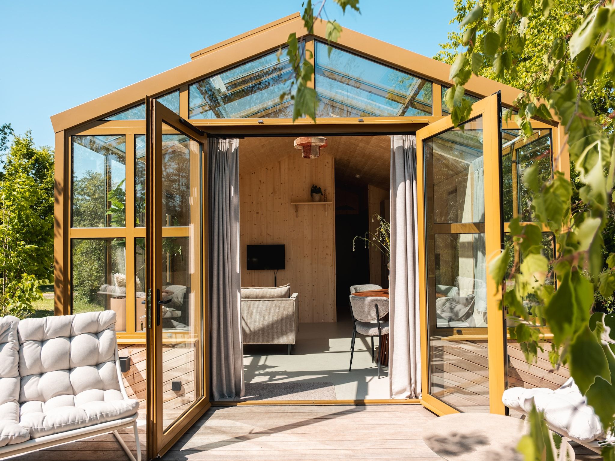 De buitenkant van Large Green House 4 persoons in Scherpenzeel (FR)