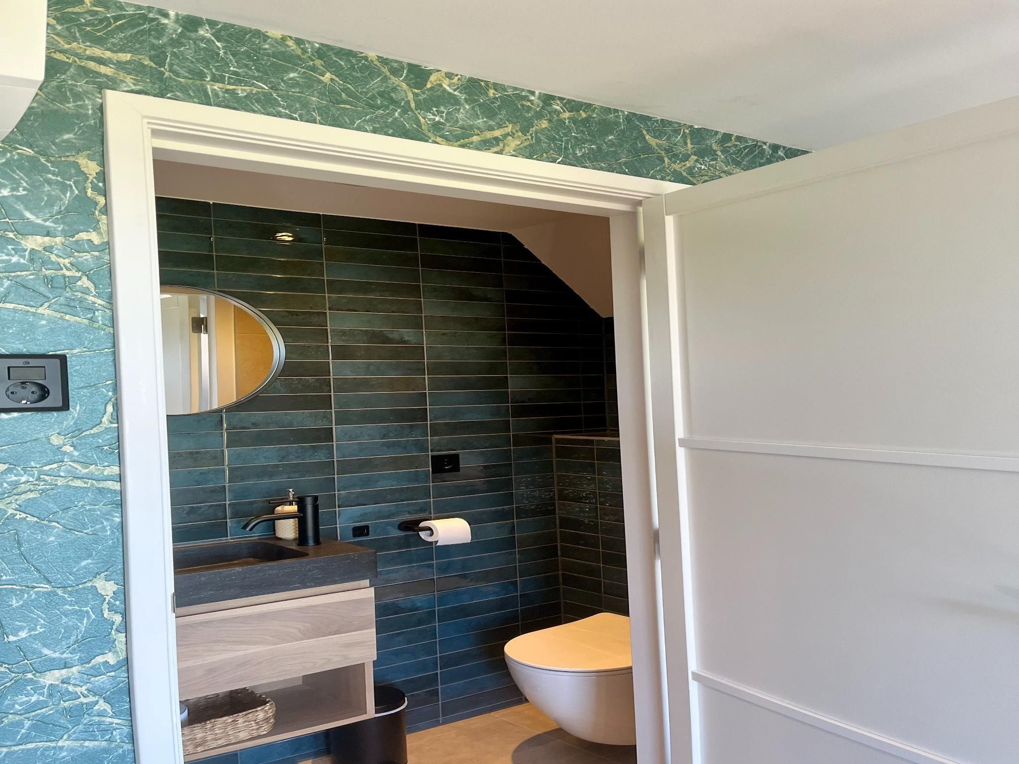 De badkamer van Groepsaccommodatie met 10 luxe tweepersoons kamers in Scherpenzeel (FR)