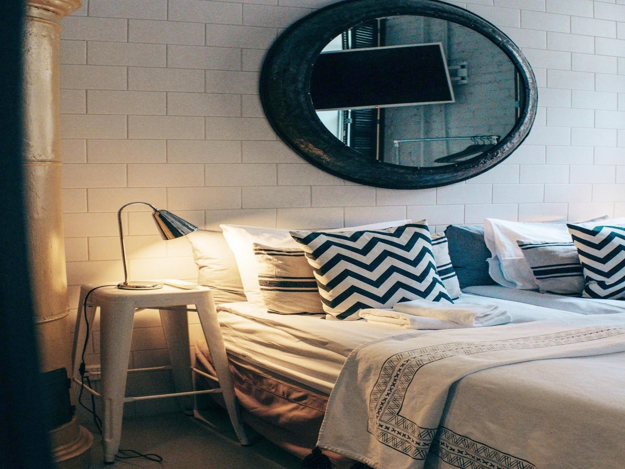 Een slaapkamer van Groepsaccommodatie met 10 luxe tweepersoons kamers in Scherpenzeel (FR)