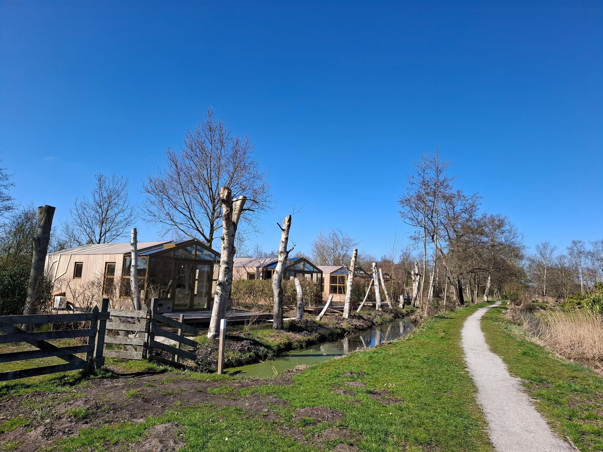 De buitenkant van Groepsaccommodatie + 4 large greenhouses (36 personen) in Scherpenzeel (FR)