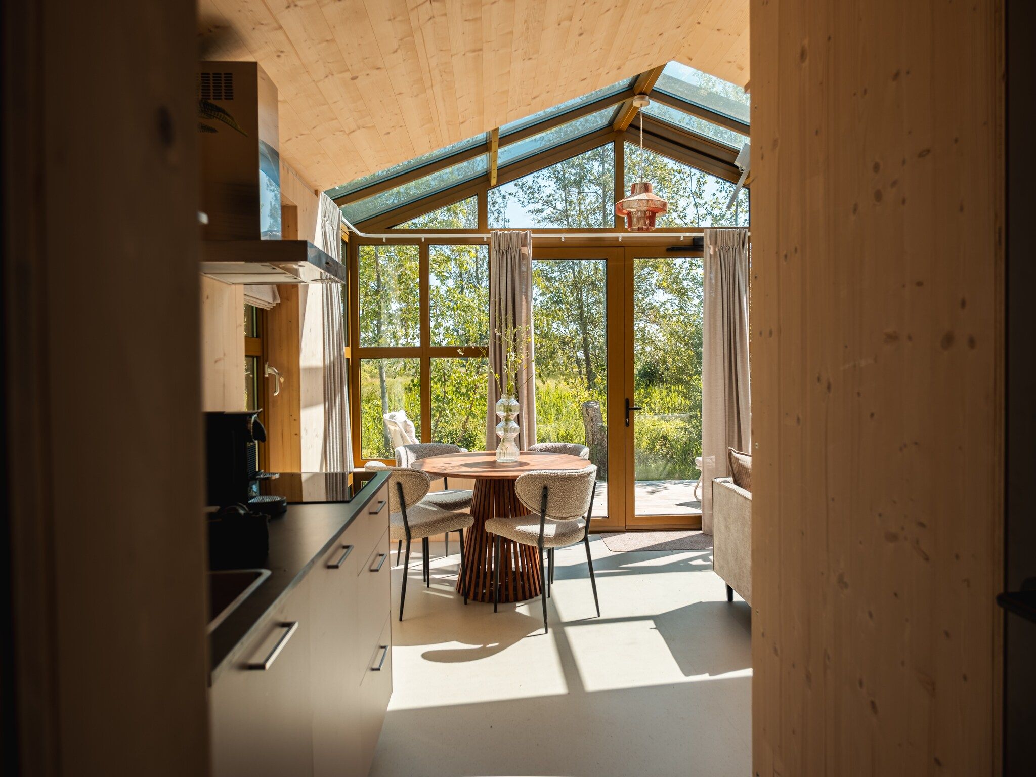 De eetkamer van Groepsruimte i.c.m. 4 large greenhouses in Scherpenzeel (FR)