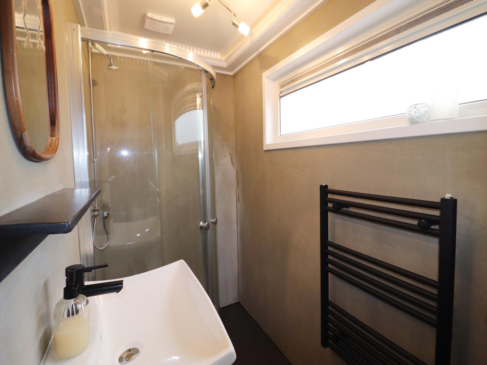 De badkamer van Grutto en Turleluur in Tjerkgaast