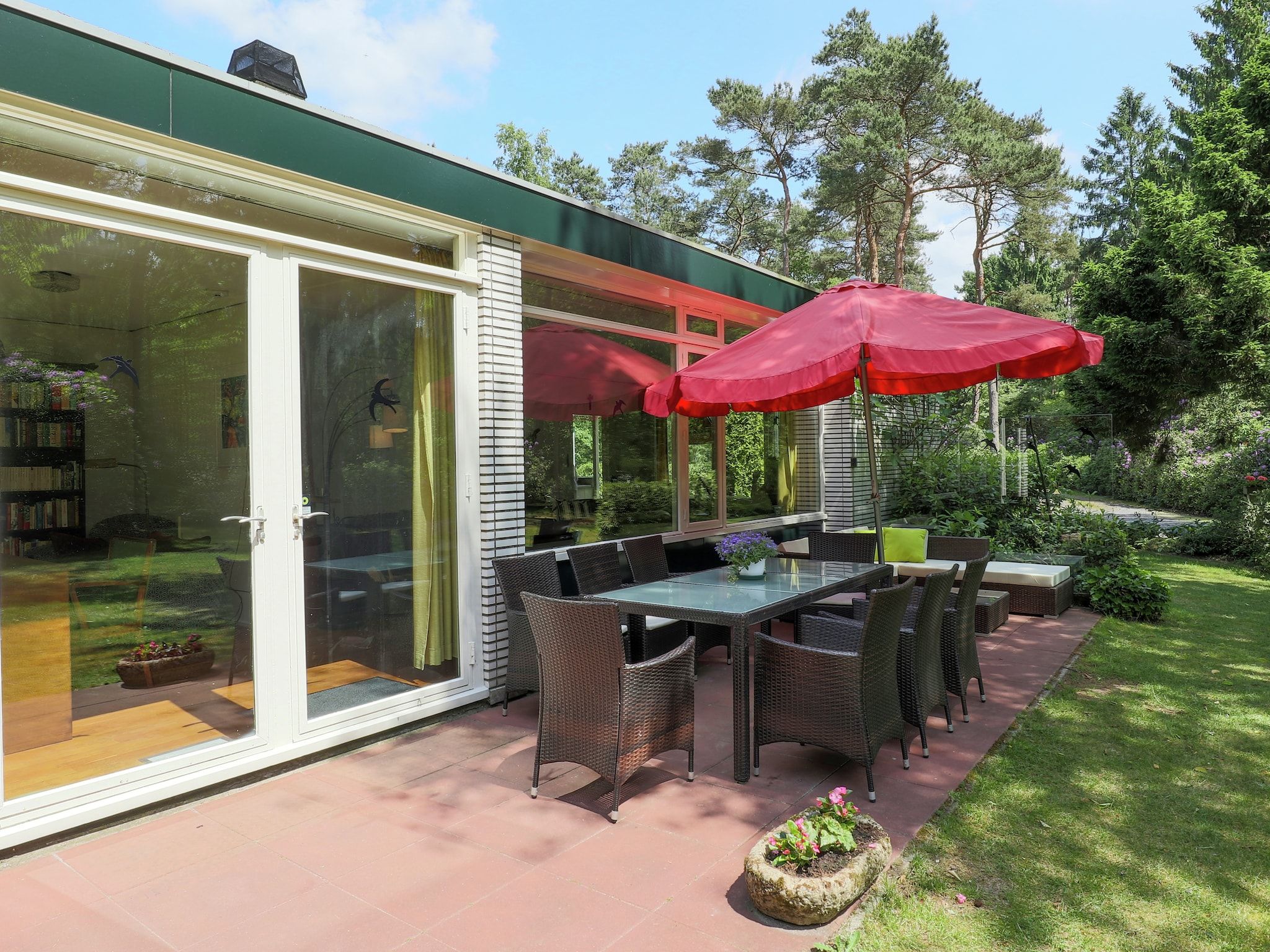 Het terras van Ruischende Dennen in Huybergen