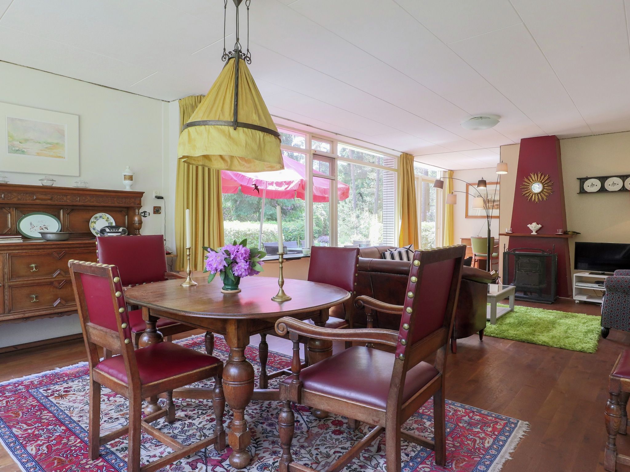 De eetkamer van Ruischende Dennen in Huybergen