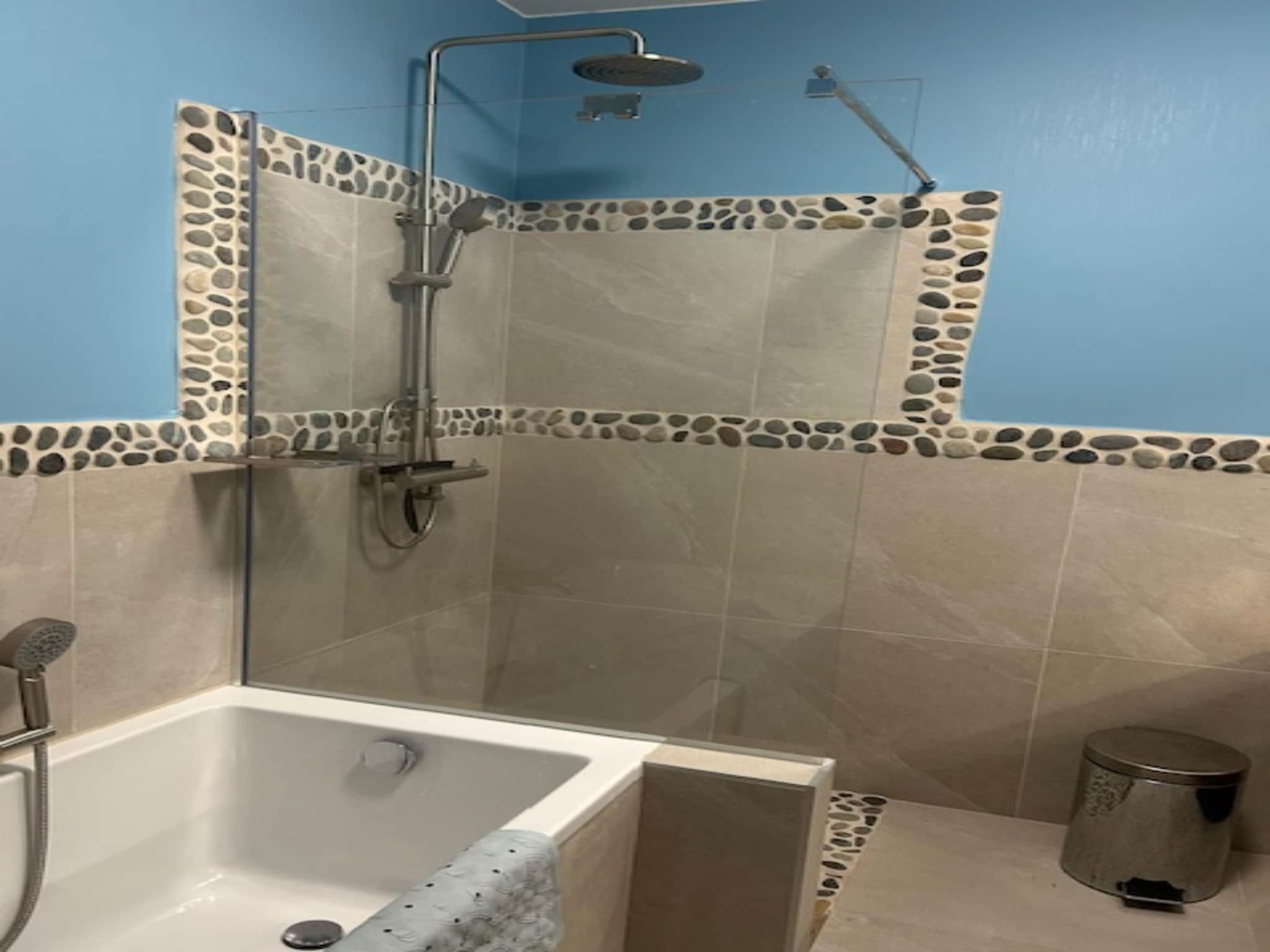 De badkamer van Ruischende Dennen in Huybergen