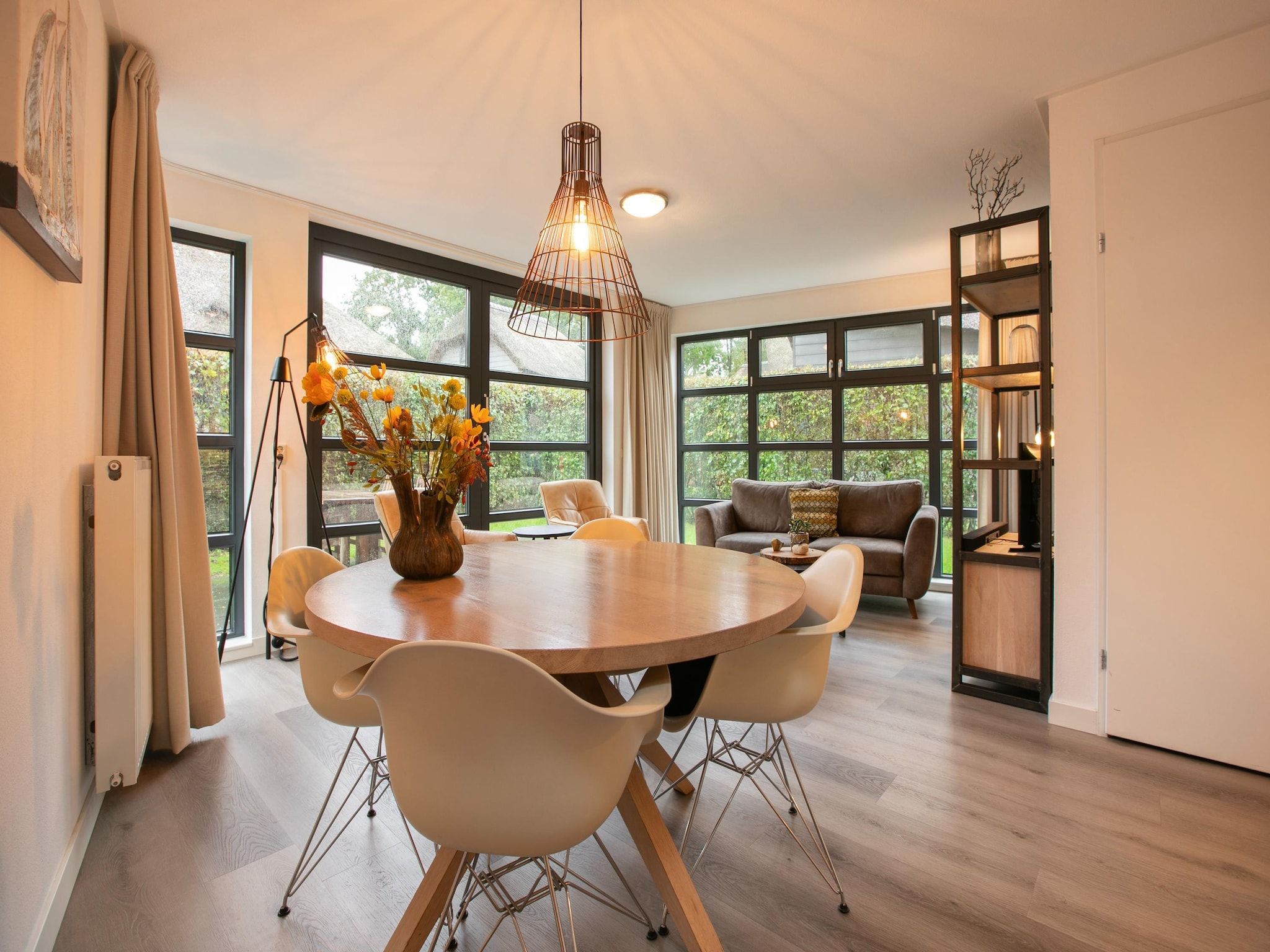 De eetkamer van Buitenhuis Wellness in Schoorl