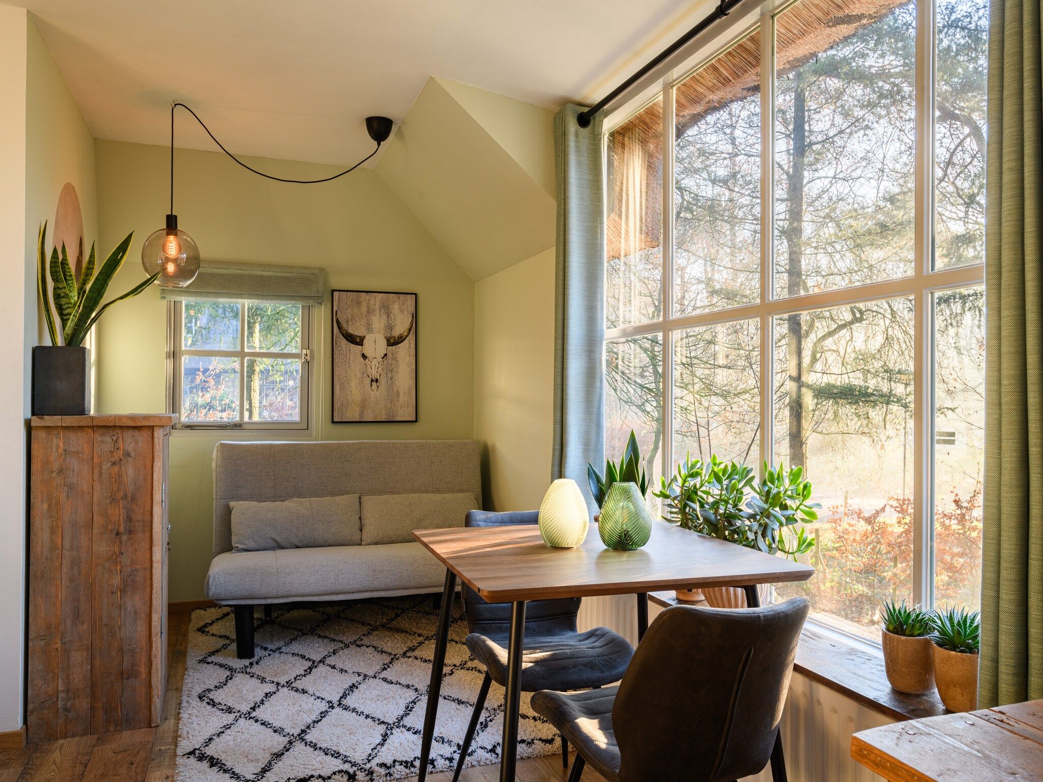 De eetkamer van Stuifhoeve 2 De Luxe in Herpen