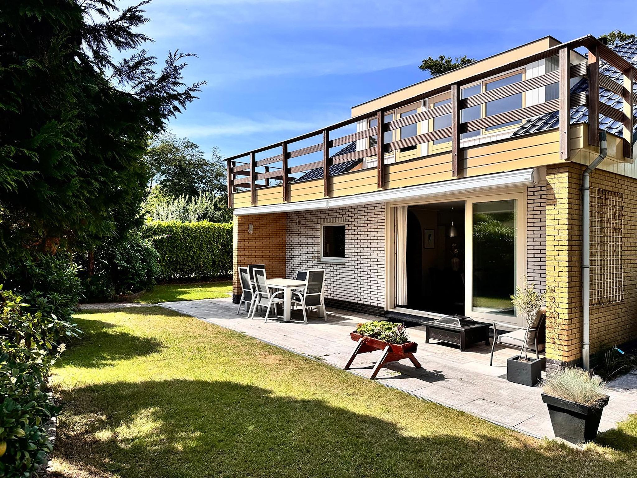 Het terras van Bungalow 309 in De Koog