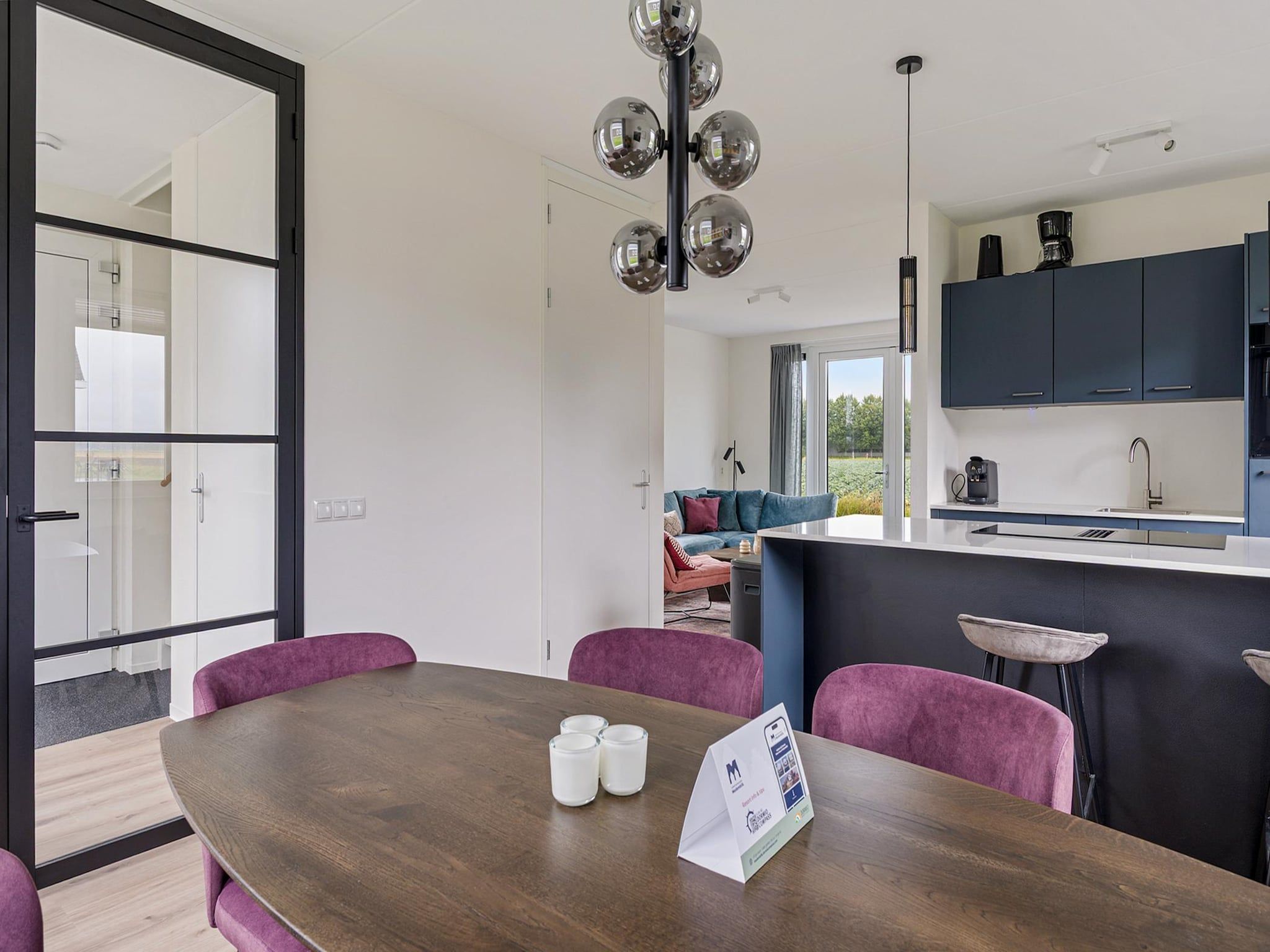 De eetkamer van Koggehuys Binnen in PS Opperdoes