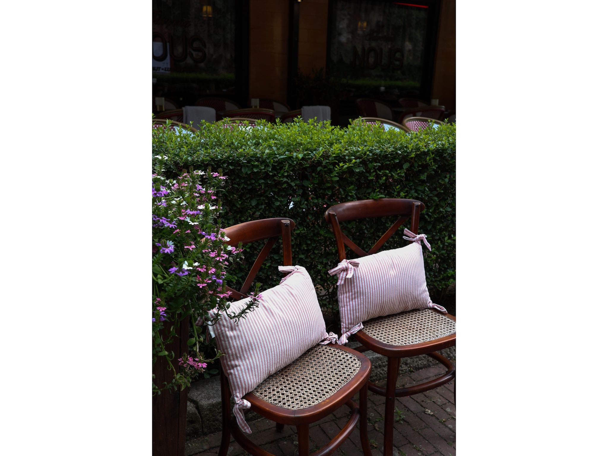 Het terras van Luxe appartement Nous in Valkenburg