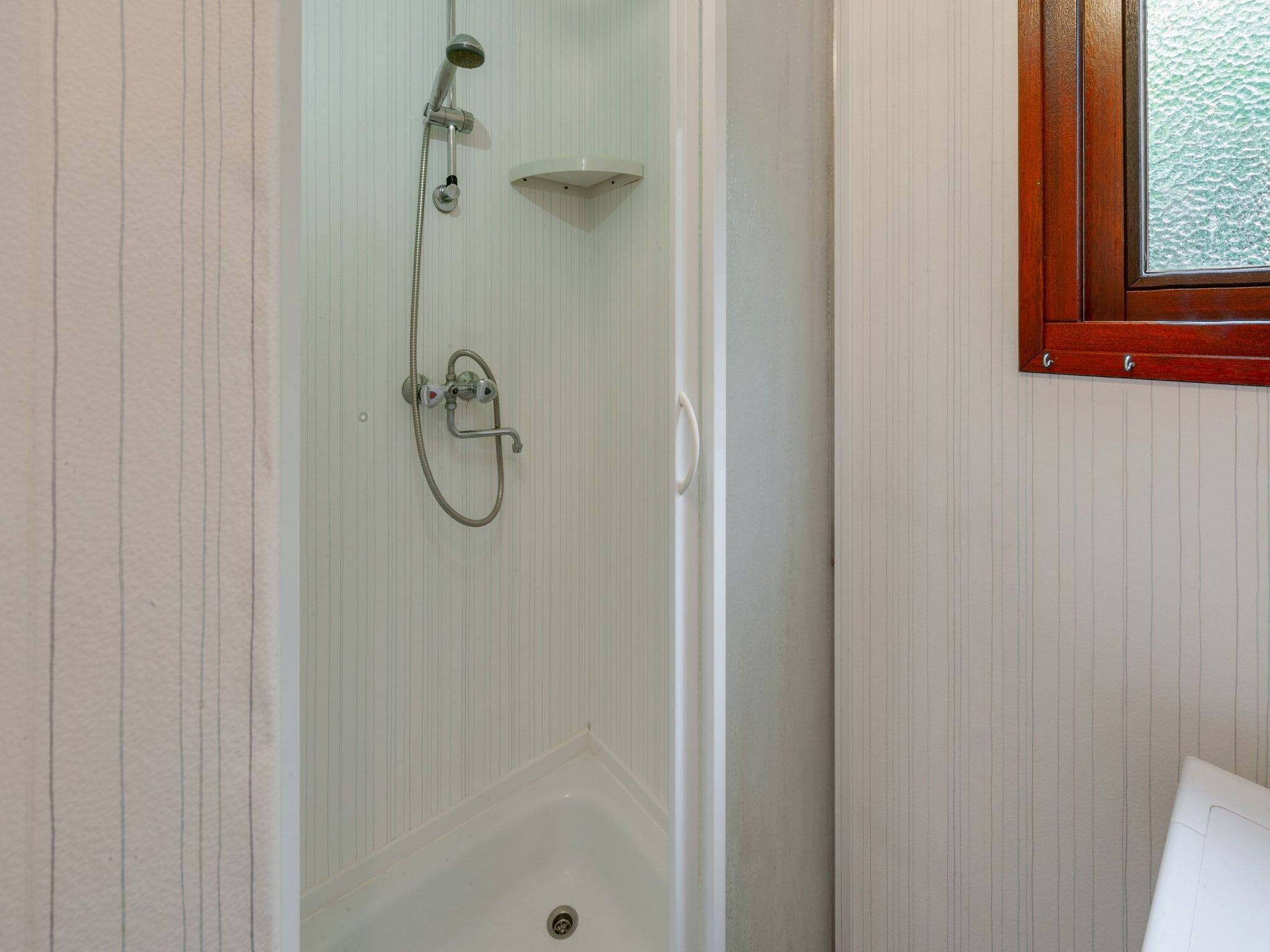 De badkamer van Huisje Arti in Ommen- Stegeren